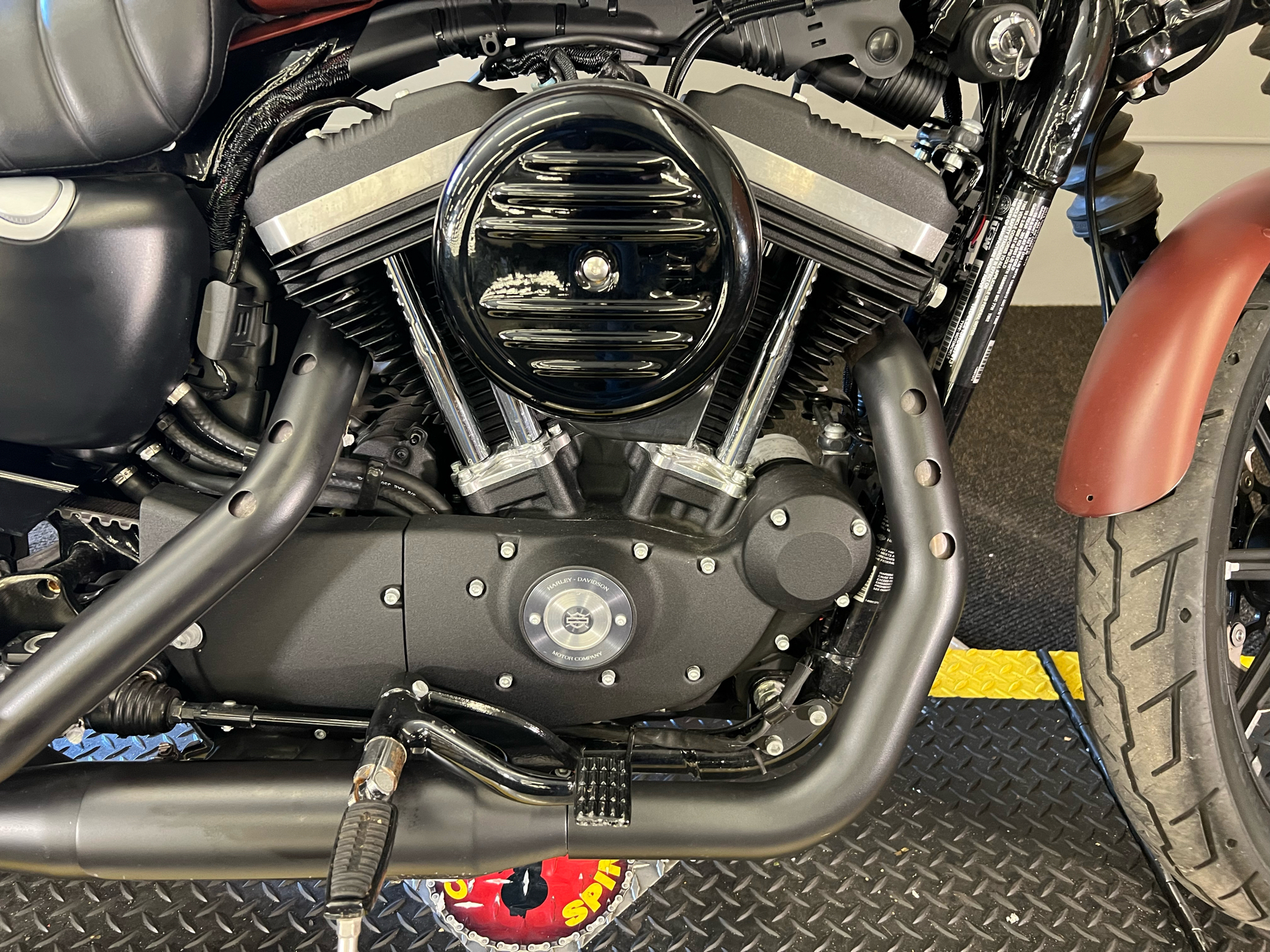 2017 Harley-Davidson Iron 883™ in Tyrone, Pennsylvania - Photo 3
