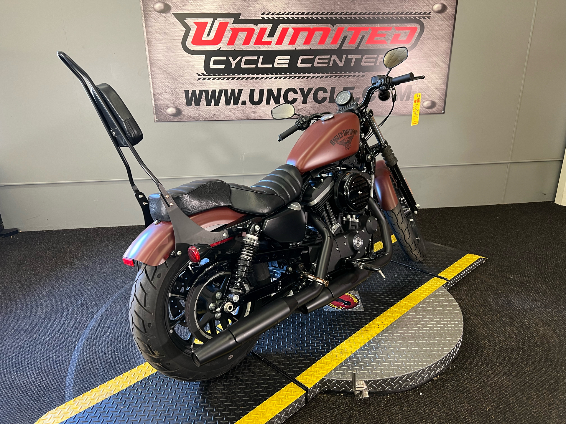 2017 Harley-Davidson Iron 883™ in Tyrone, Pennsylvania - Photo 12