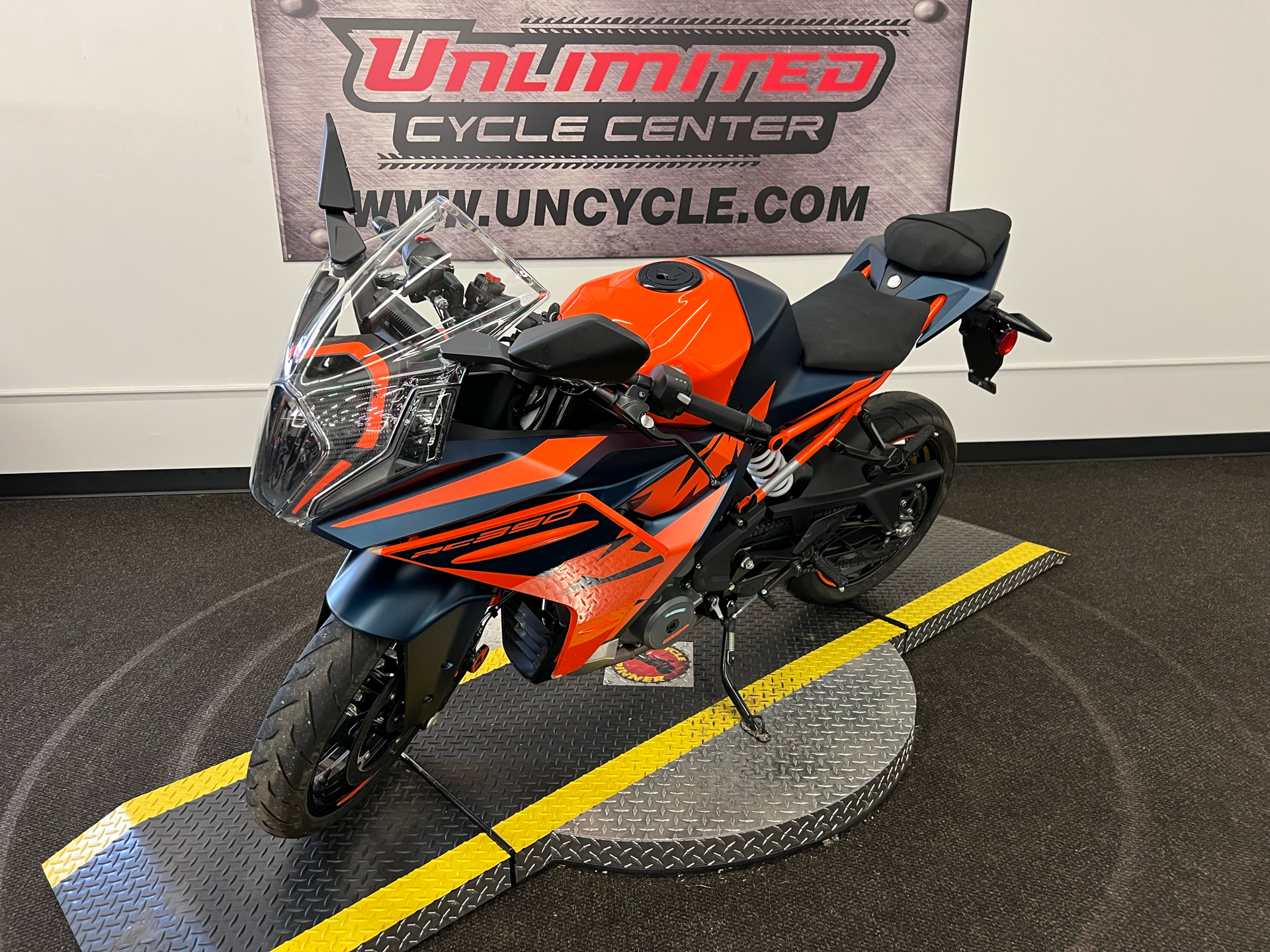 2022 KTM RC 390 in Tyrone, Pennsylvania - Photo 6