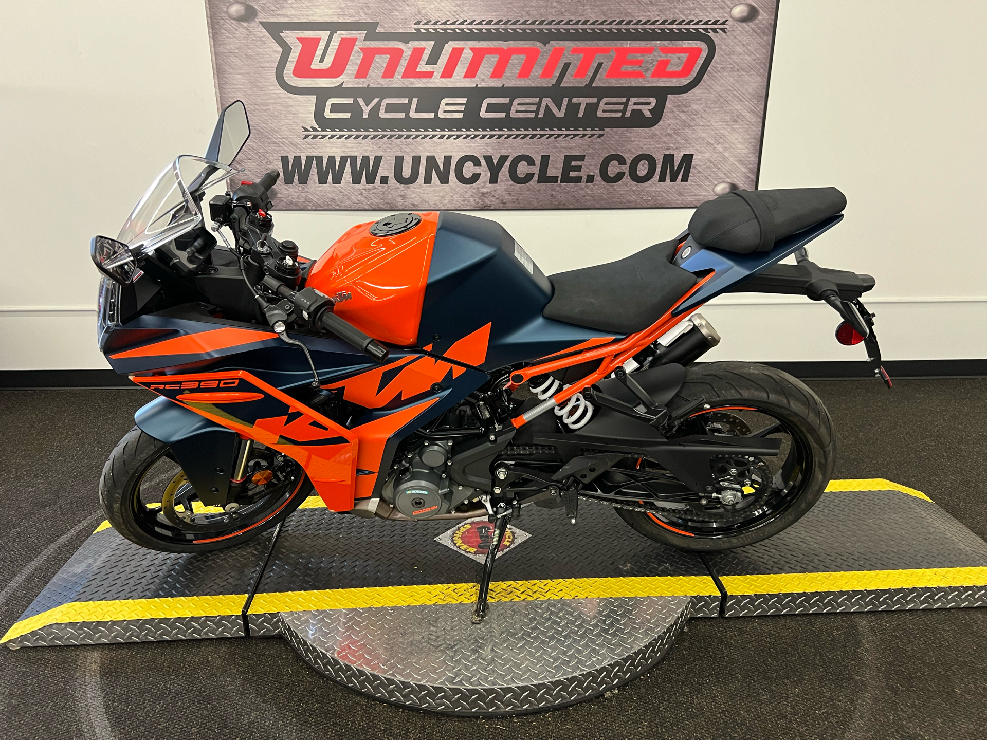 2022 KTM RC 390 in Tyrone, Pennsylvania - Photo 8