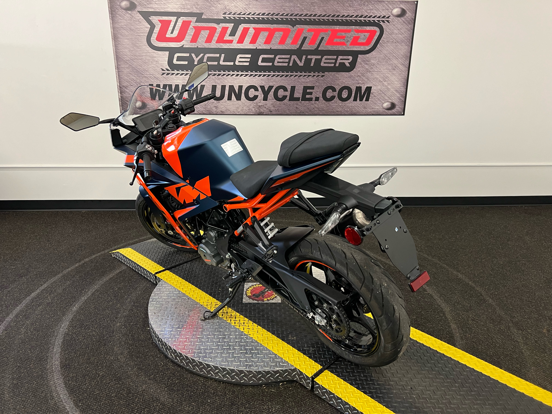 2022 KTM RC 390 in Tyrone, Pennsylvania - Photo 12