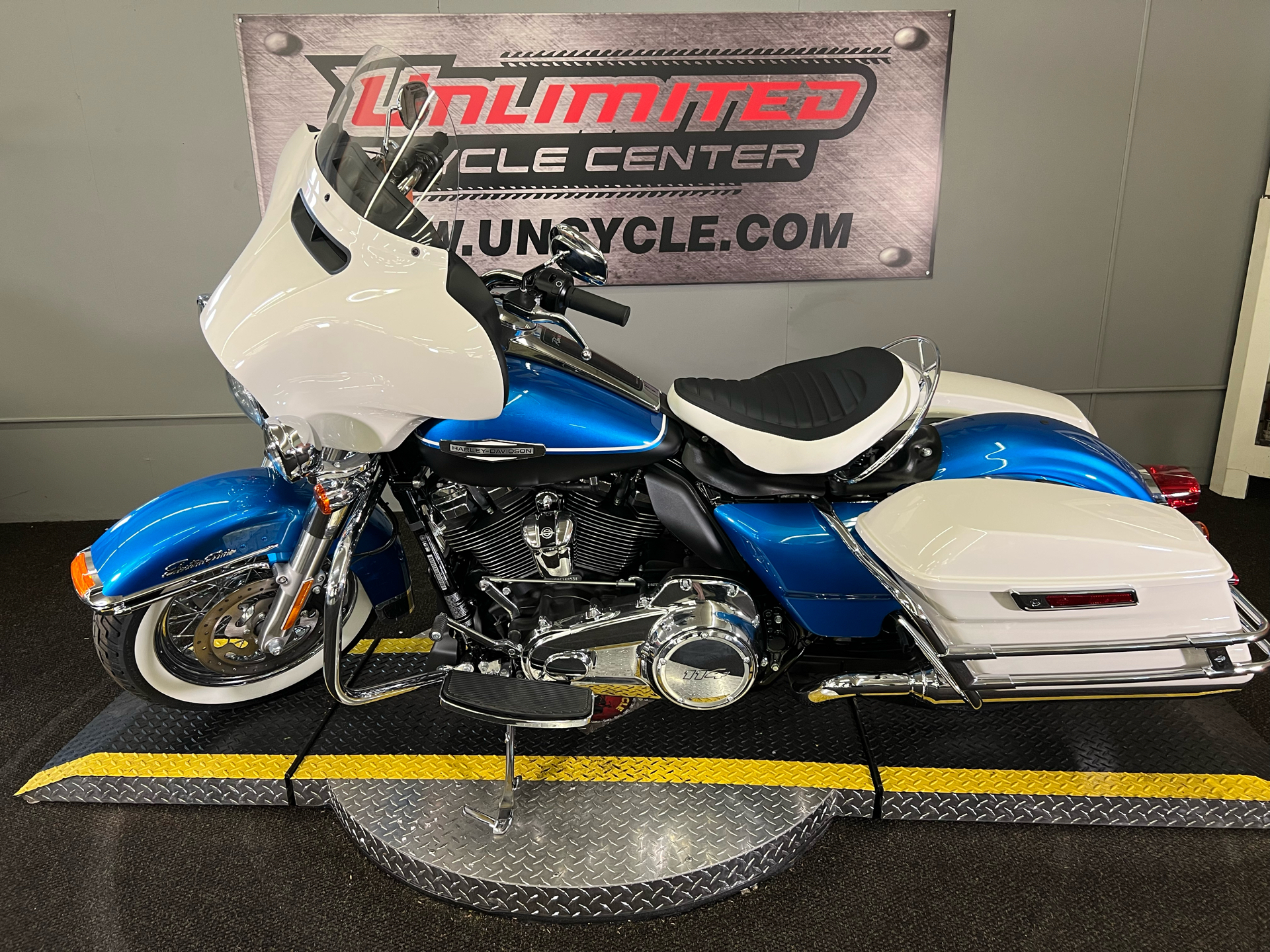 2021 Harley-Davidson Electra Glide® Revival™ in Tyrone, Pennsylvania - Photo 10