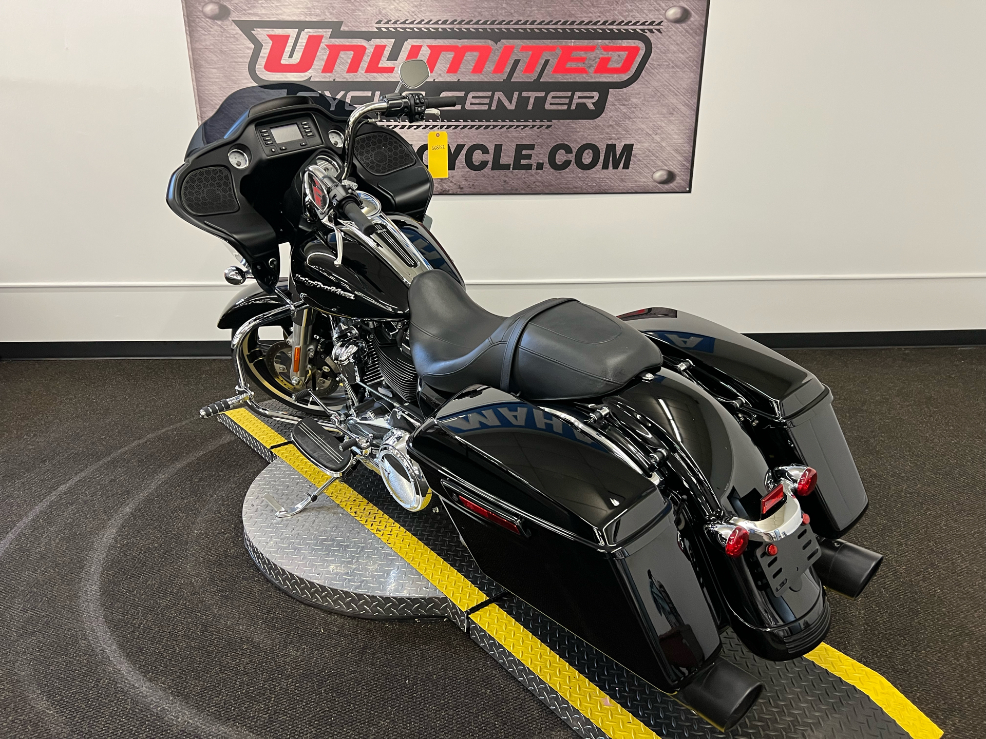 2019 Harley-Davidson Road Glide® in Tyrone, Pennsylvania - Photo 13