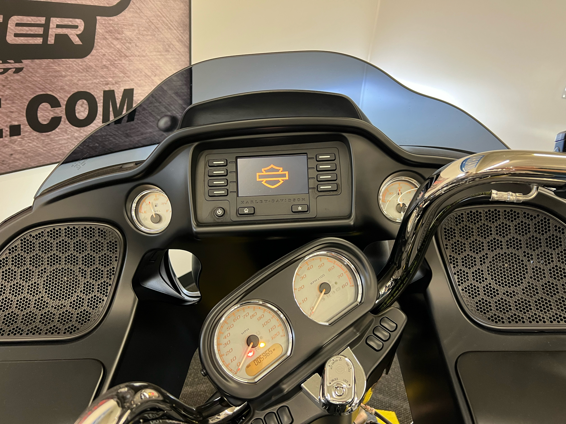 2019 Harley-Davidson Road Glide® in Tyrone, Pennsylvania - Photo 17