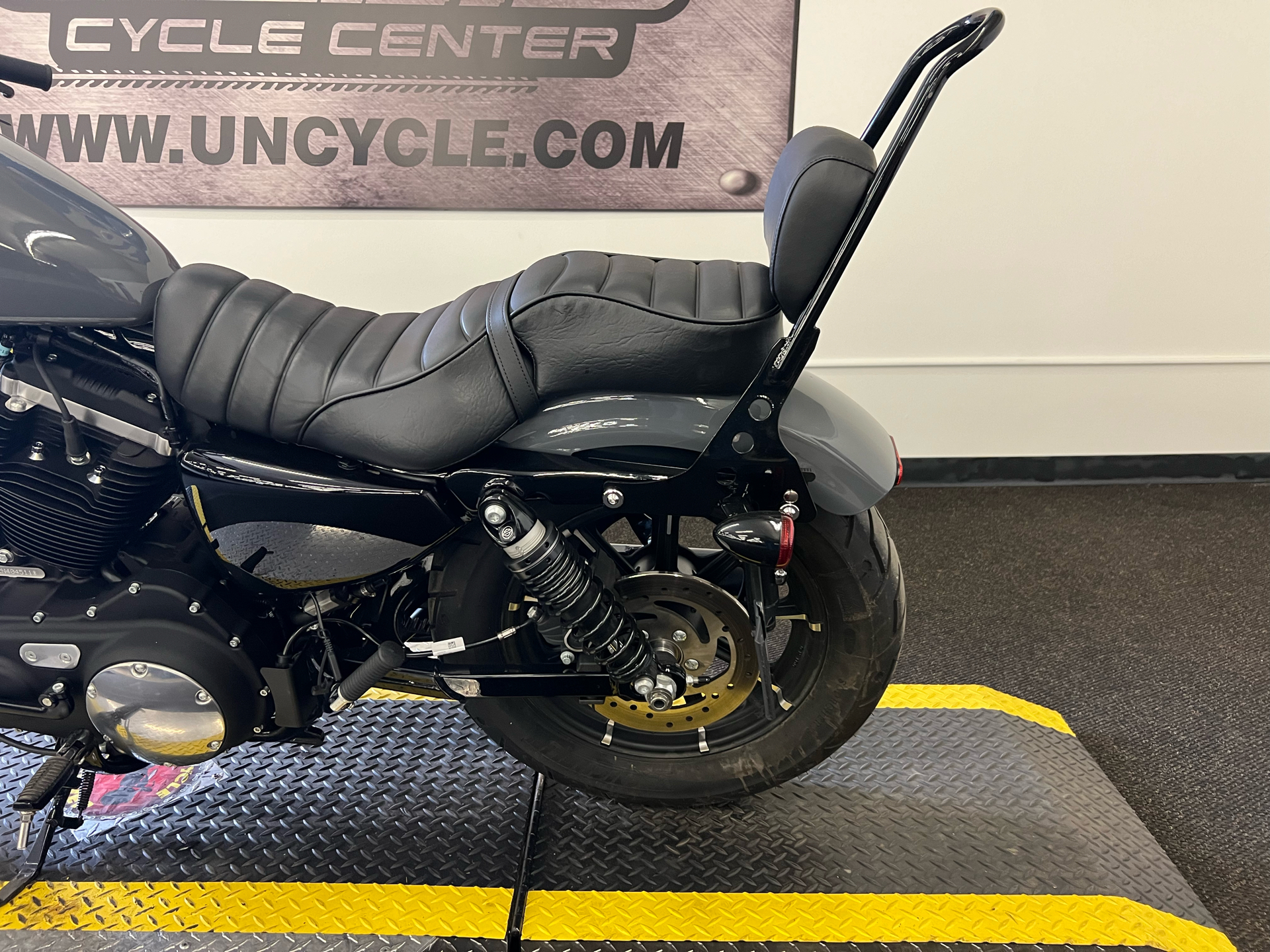 2022 Harley-Davidson Iron 883™ in Tyrone, Pennsylvania - Photo 12