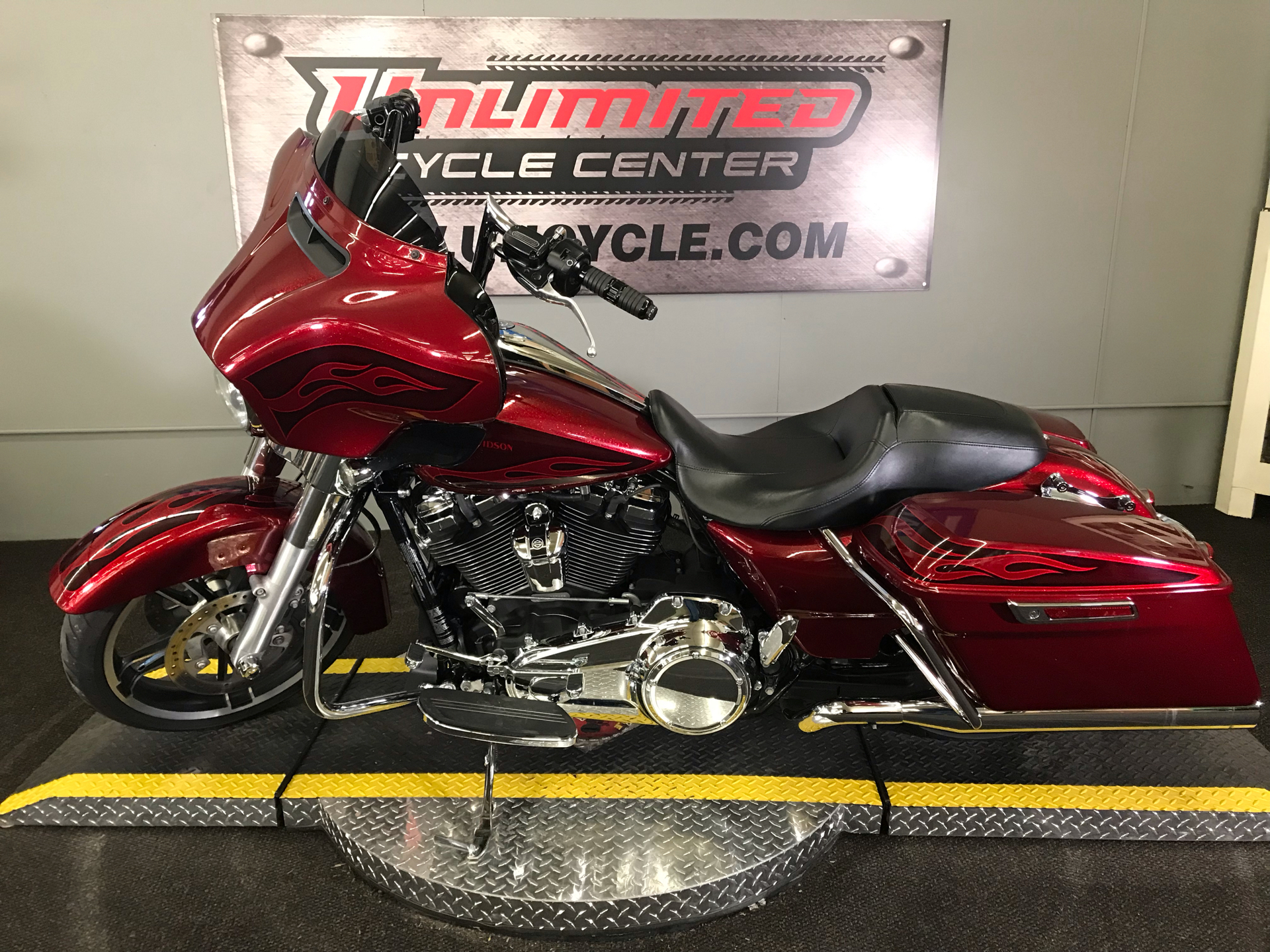 2017 Harley-Davidson Street Glide® Special in Tyrone, Pennsylvania - Photo 9