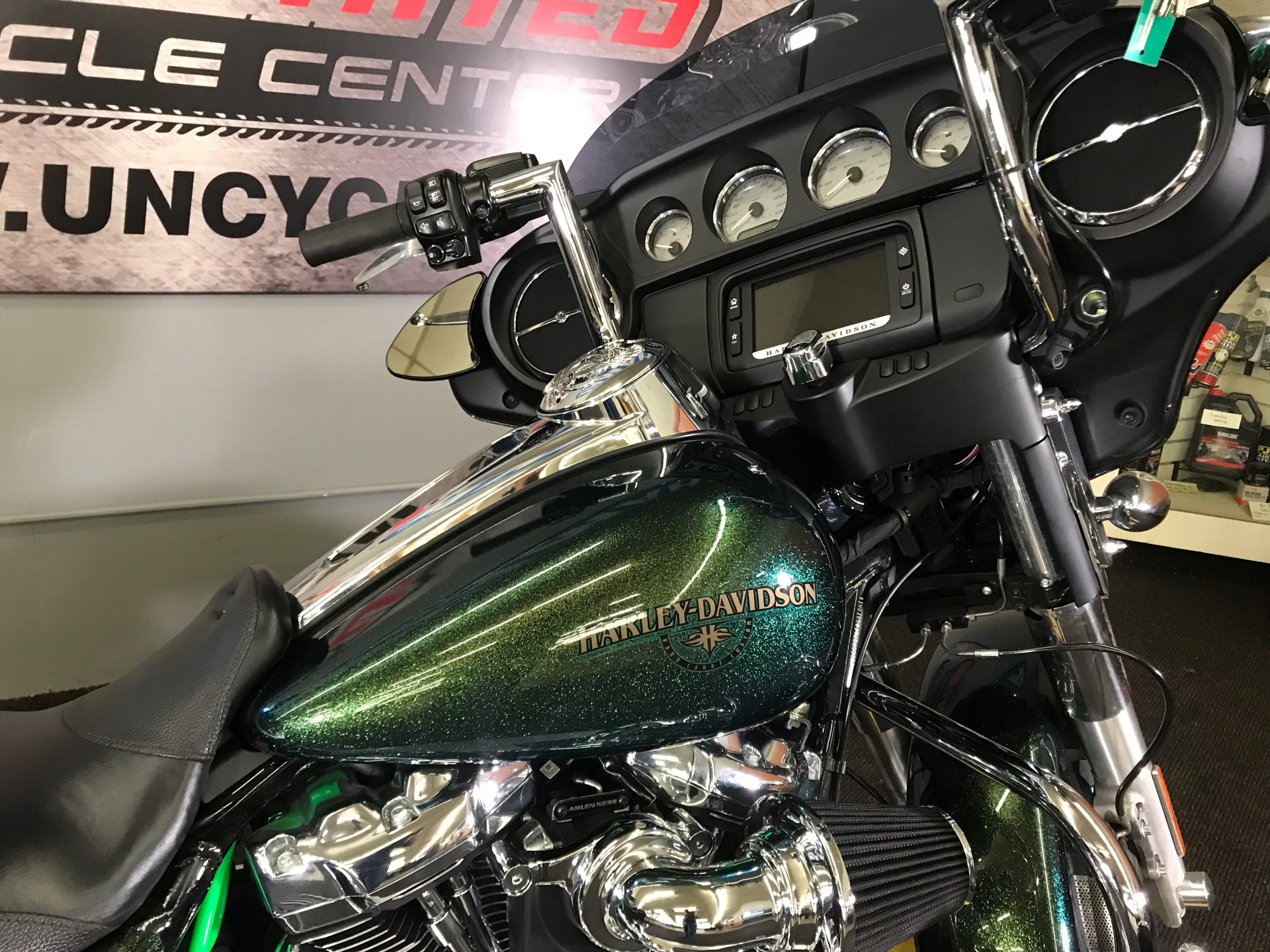 2018 Harley-Davidson Street Glide® in Tyrone, Pennsylvania - Photo 4