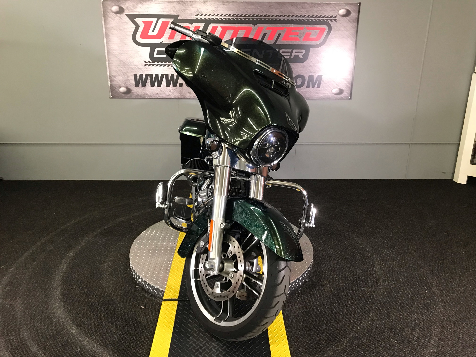 2018 Harley-Davidson Street Glide® in Tyrone, Pennsylvania - Photo 6