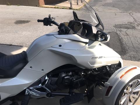 2016 Can-Am Spyder F3 Limited in Tyrone, Pennsylvania - Photo 5