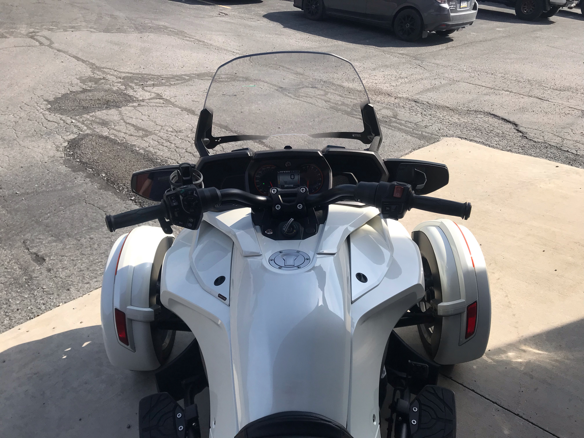 2016 Can-Am Spyder F3 Limited in Tyrone, Pennsylvania - Photo 9