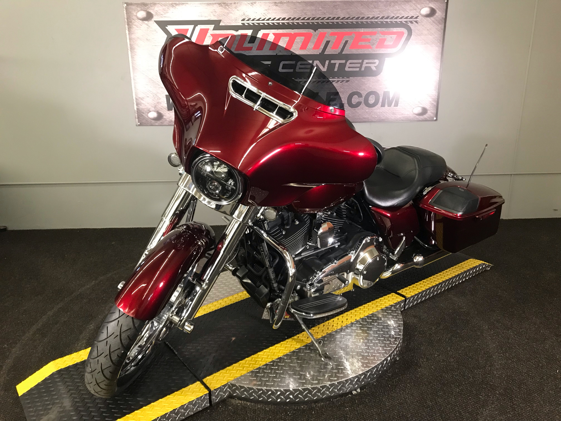 2015 Harley-Davidson Street Glide® in Tyrone, Pennsylvania - Photo 8