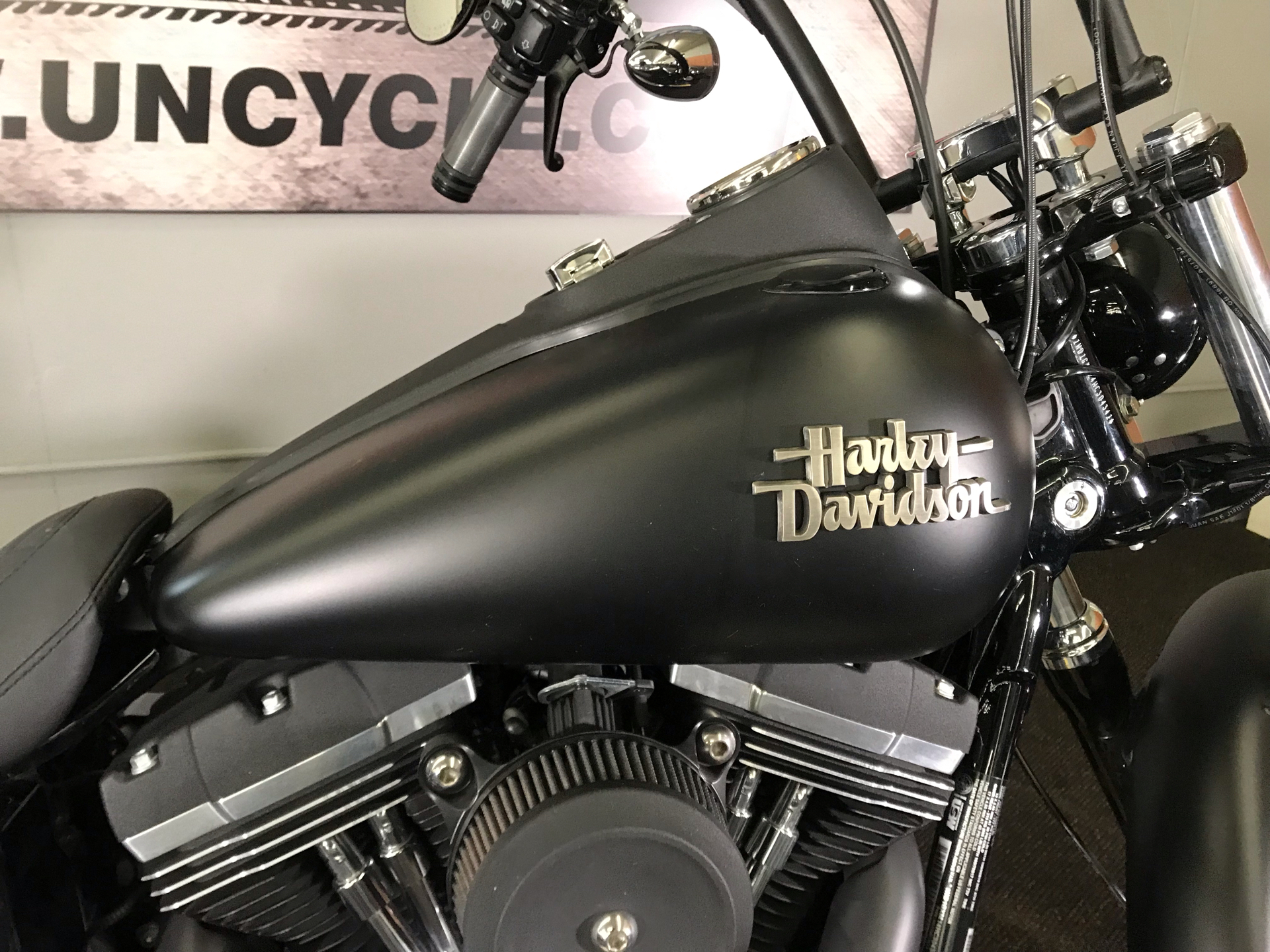2017 Harley-Davidson Street Bob® in Tyrone, Pennsylvania - Photo 4