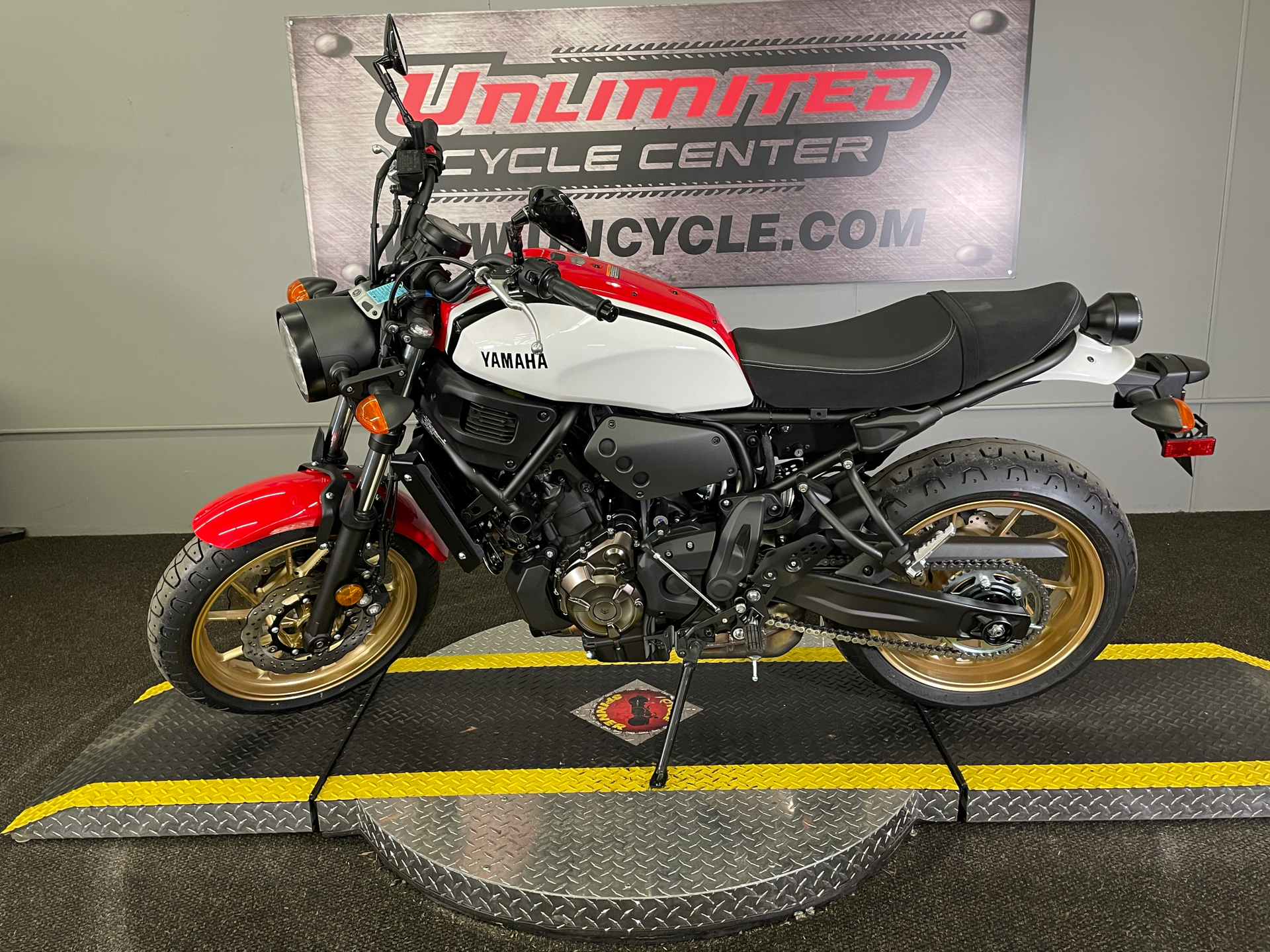 2021 Yamaha XSR700 in Tyrone, Pennsylvania - Photo 3
