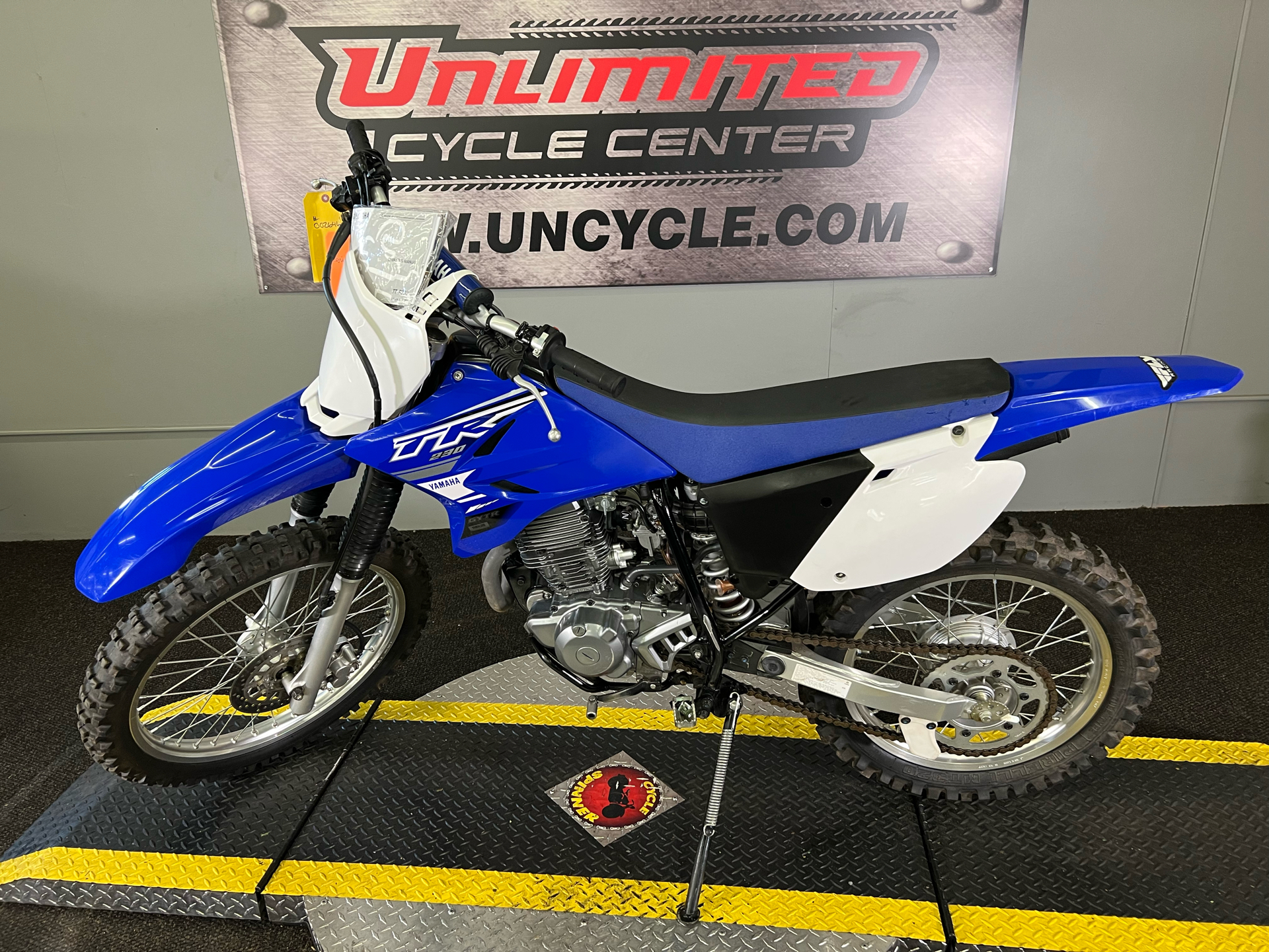 2019 Yamaha TT-R230 in Tyrone, Pennsylvania - Photo 6