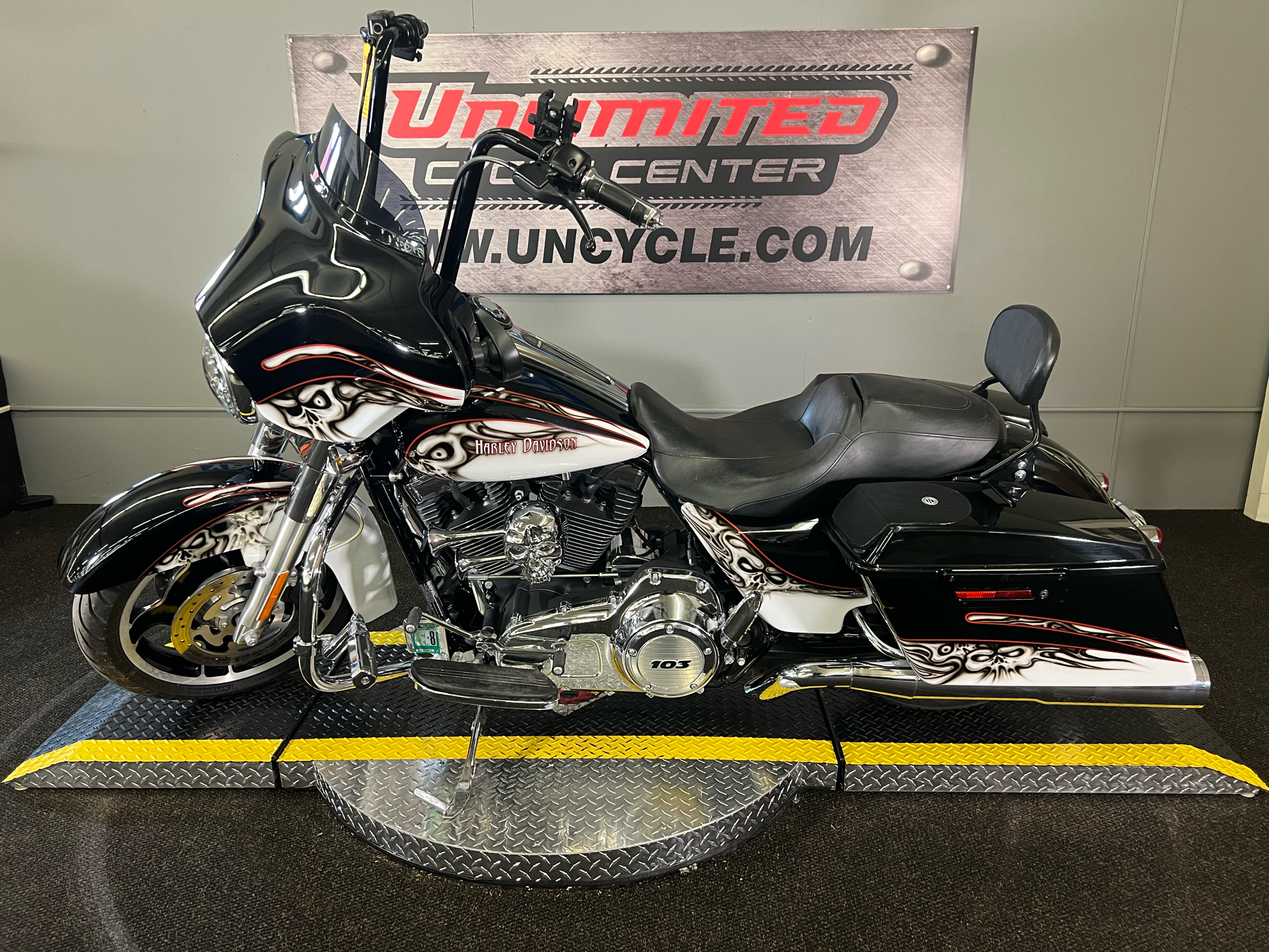 2013 Harley-Davidson Street Glide® in Tyrone, Pennsylvania - Photo 10