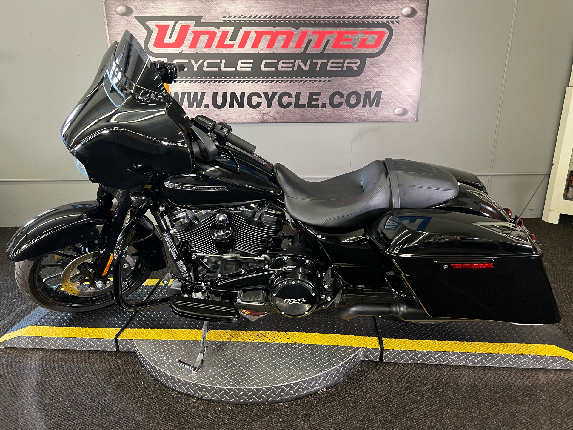 2019 Harley-Davidson Street Glide® Special in Tyrone, Pennsylvania - Photo 9