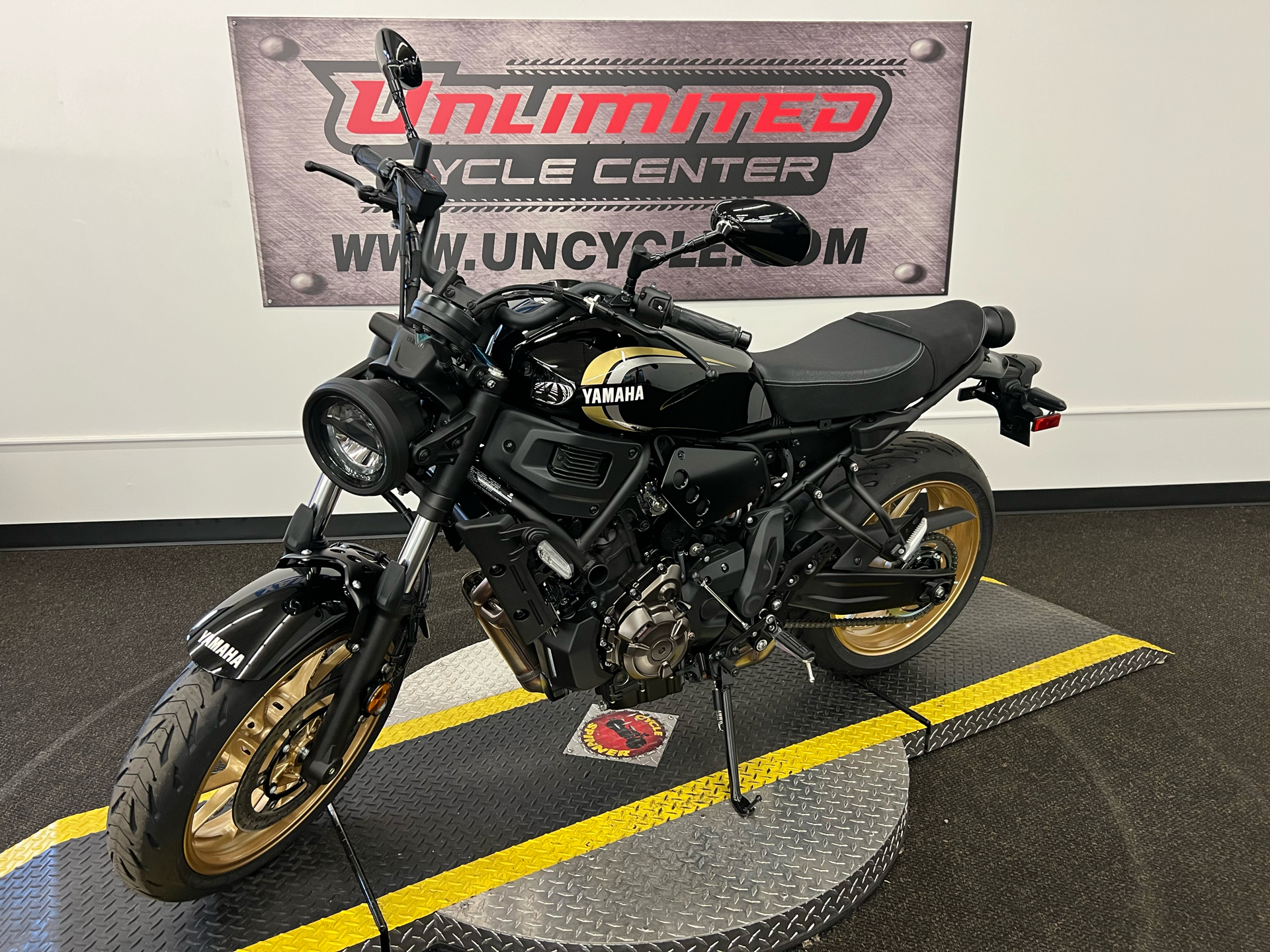2023 Yamaha XSR700 in Tyrone, Pennsylvania - Photo 3