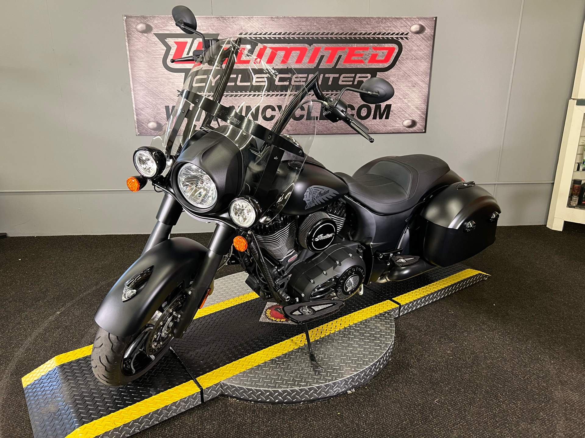 2019 Indian Motorcycle Springfield® Dark Horse® ABS in Tyrone, Pennsylvania - Photo 9