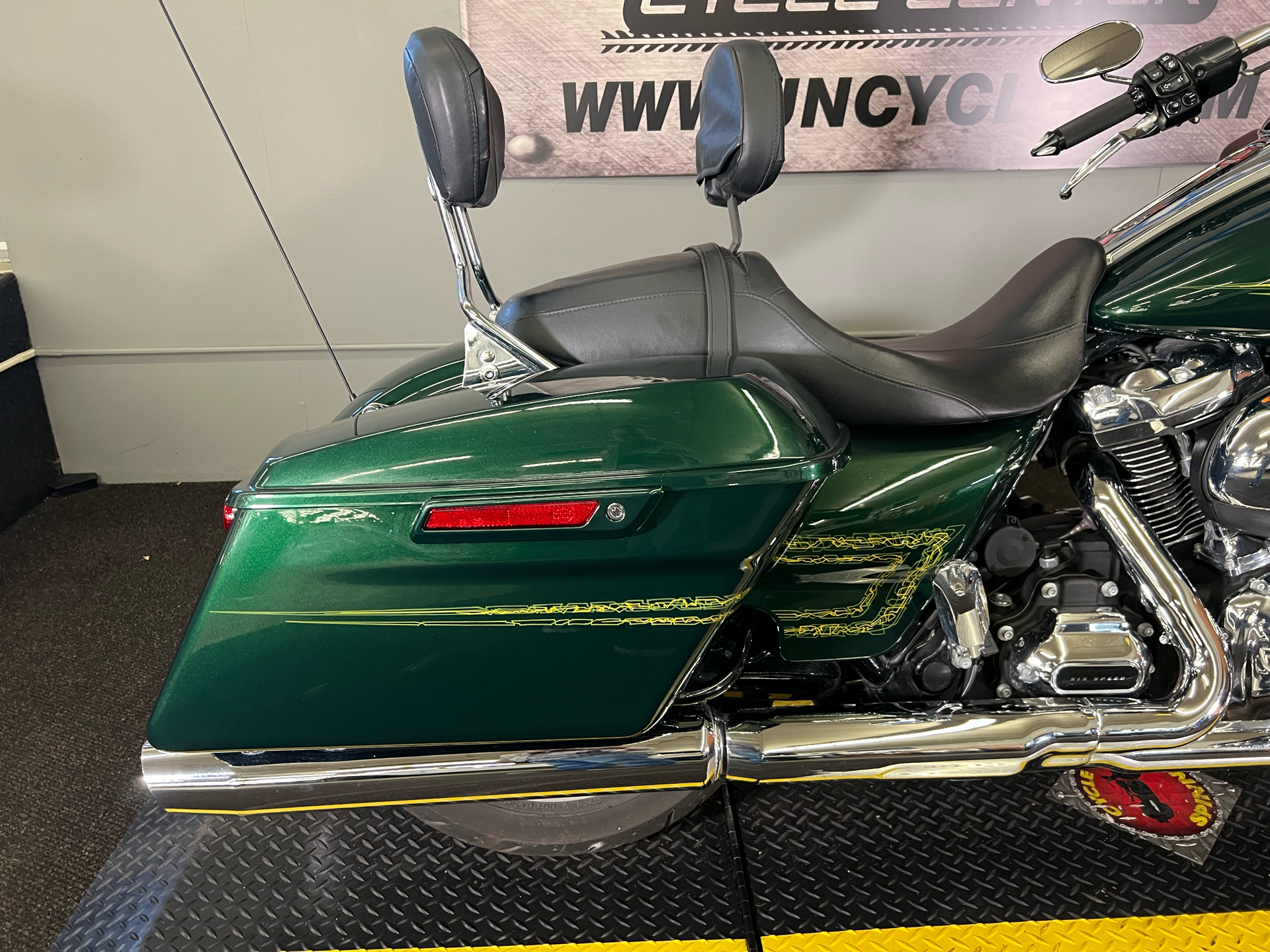 2019 Harley-Davidson Road Glide® in Tyrone, Pennsylvania - Photo 5