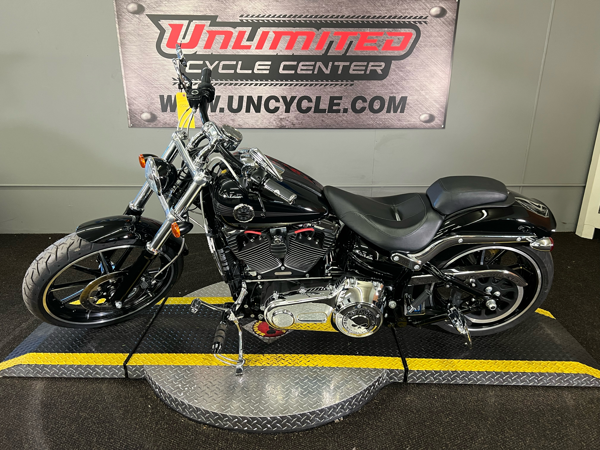 2014 Harley-Davidson Breakout® in Tyrone, Pennsylvania - Photo 8