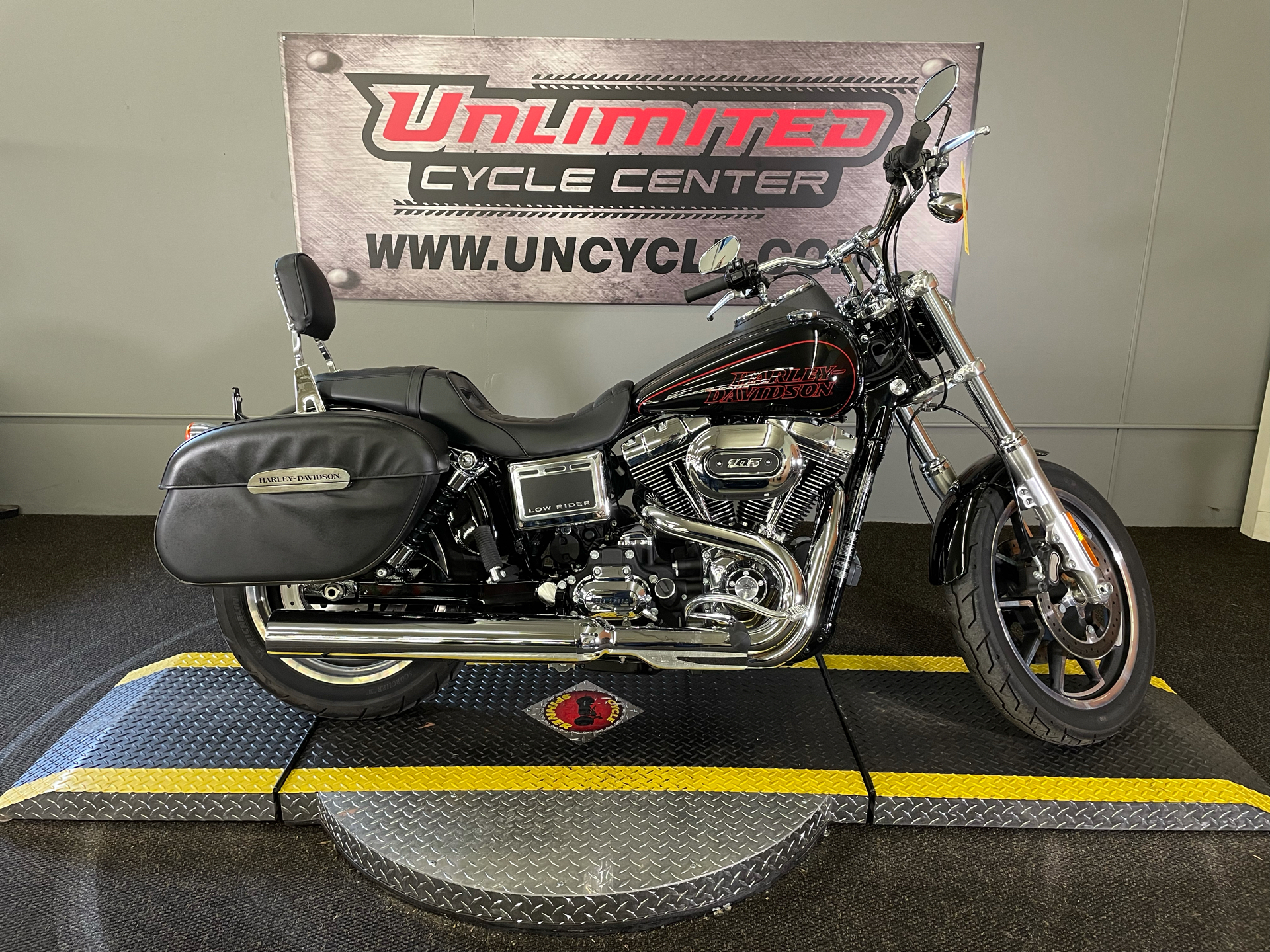 2017 Harley-Davidson Low Rider® in Tyrone, Pennsylvania - Photo 2
