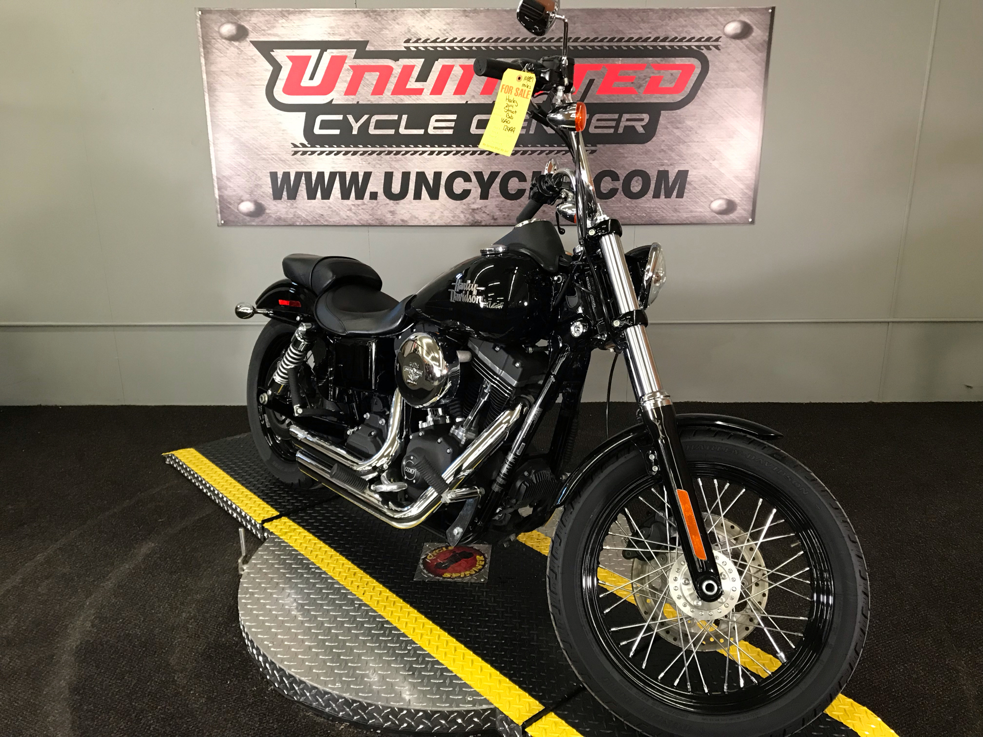 2014 Harley-Davidson Dyna® Street Bob® in Tyrone, Pennsylvania - Photo 1