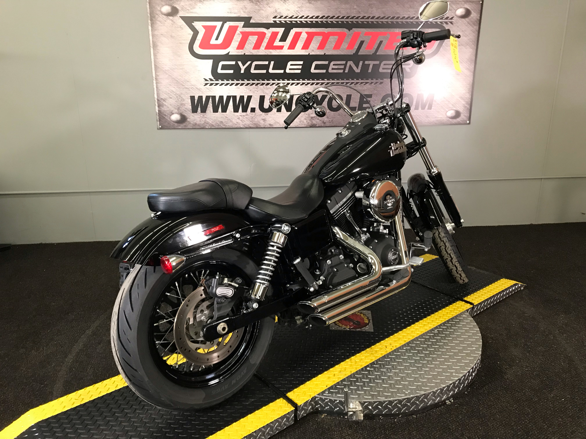 2014 Harley-Davidson Dyna® Street Bob® in Tyrone, Pennsylvania - Photo 13