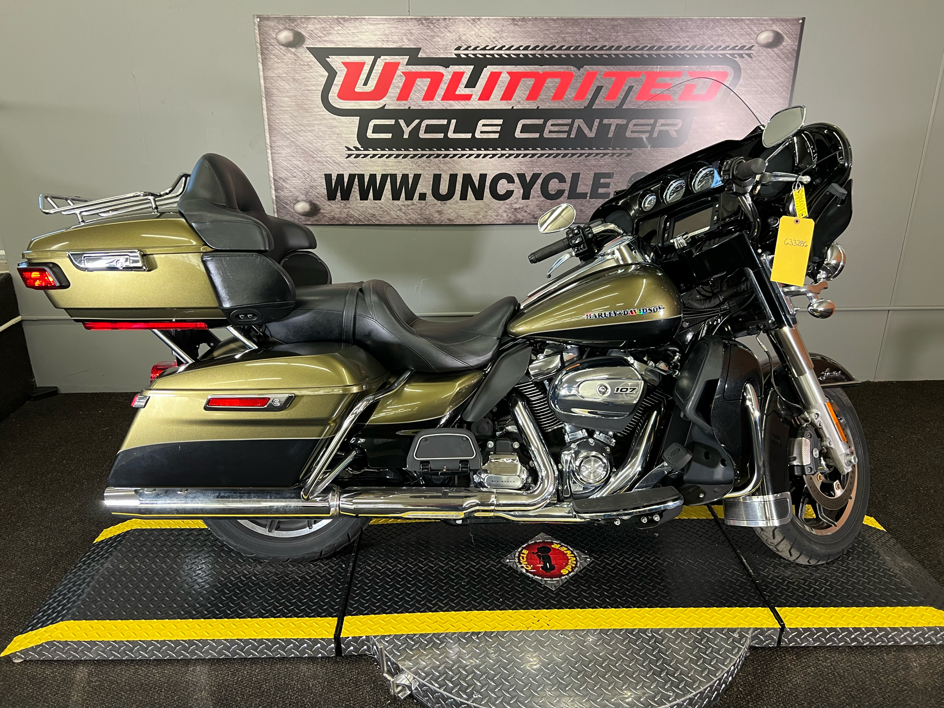 2018 Harley-Davidson Ultra Limited in Tyrone, Pennsylvania - Photo 2