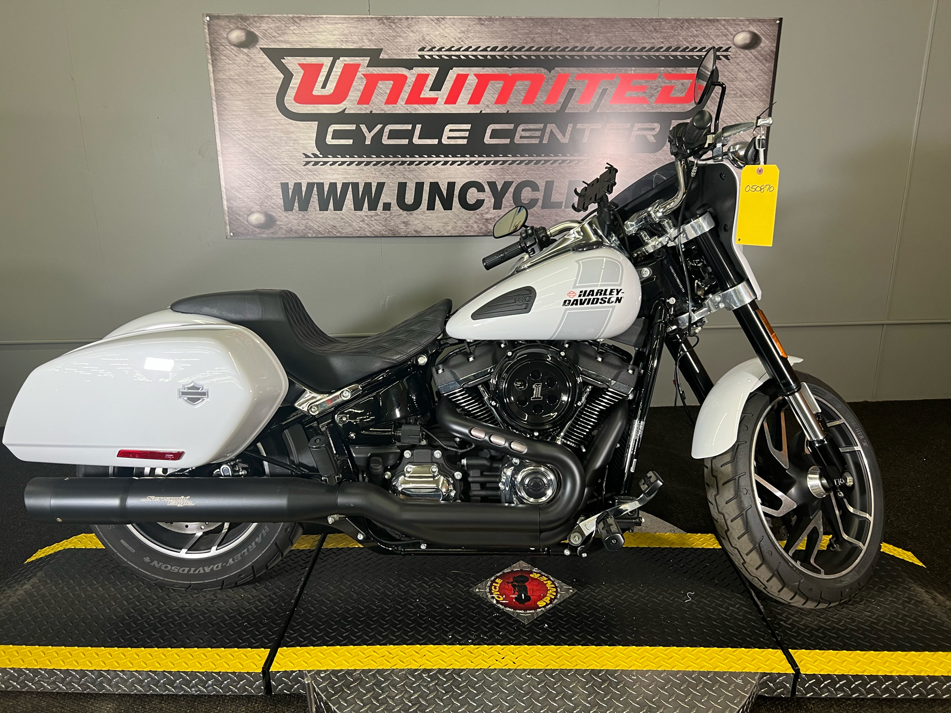 2021 Harley-Davidson Sport Glide® in Tyrone, Pennsylvania - Photo 2