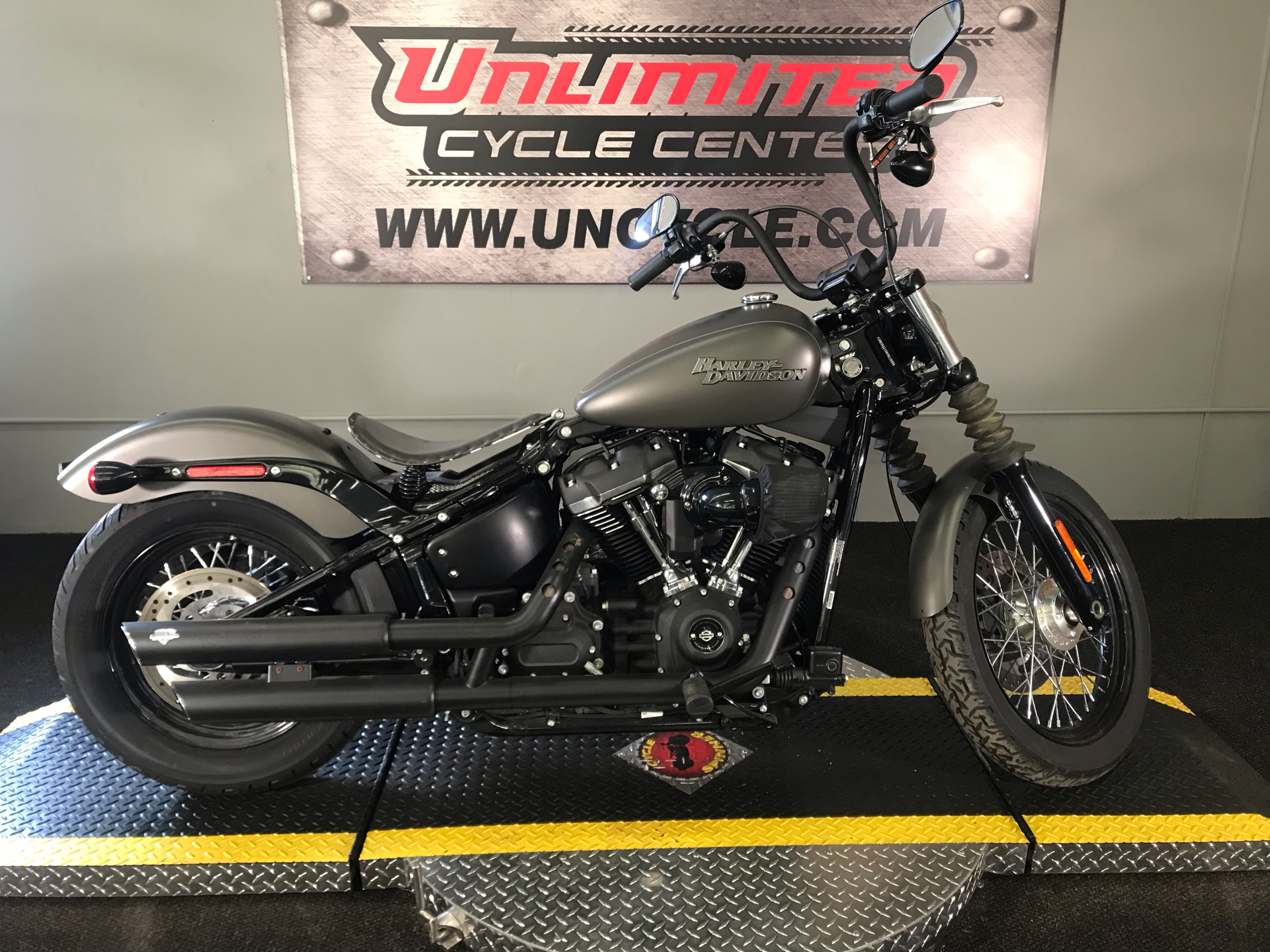 2019 Harley-Davidson Street Bob® in Tyrone, Pennsylvania - Photo 2