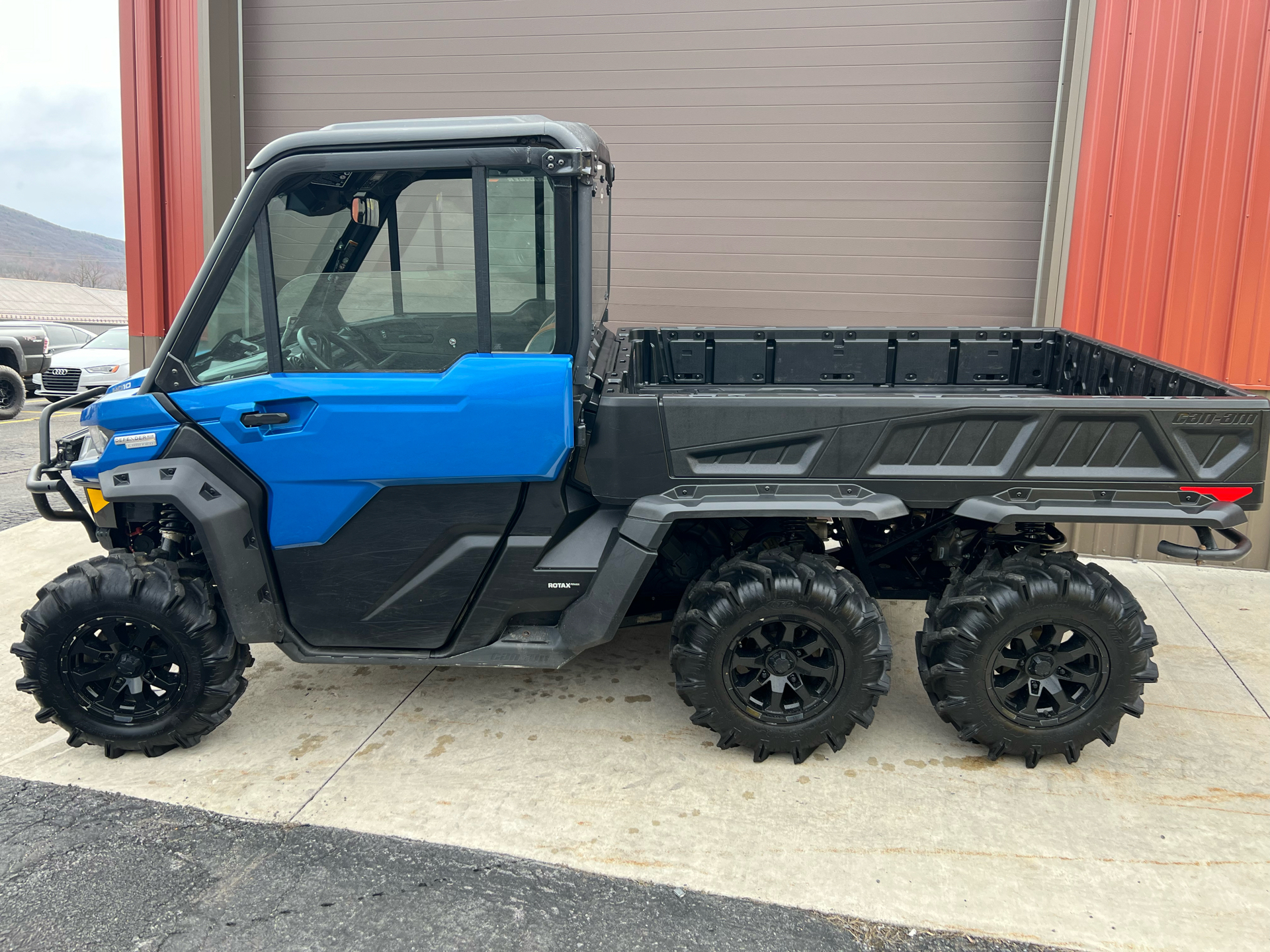2022 Can-Am Defender 6x6 CAB Limited in Tyrone, Pennsylvania - Photo 10