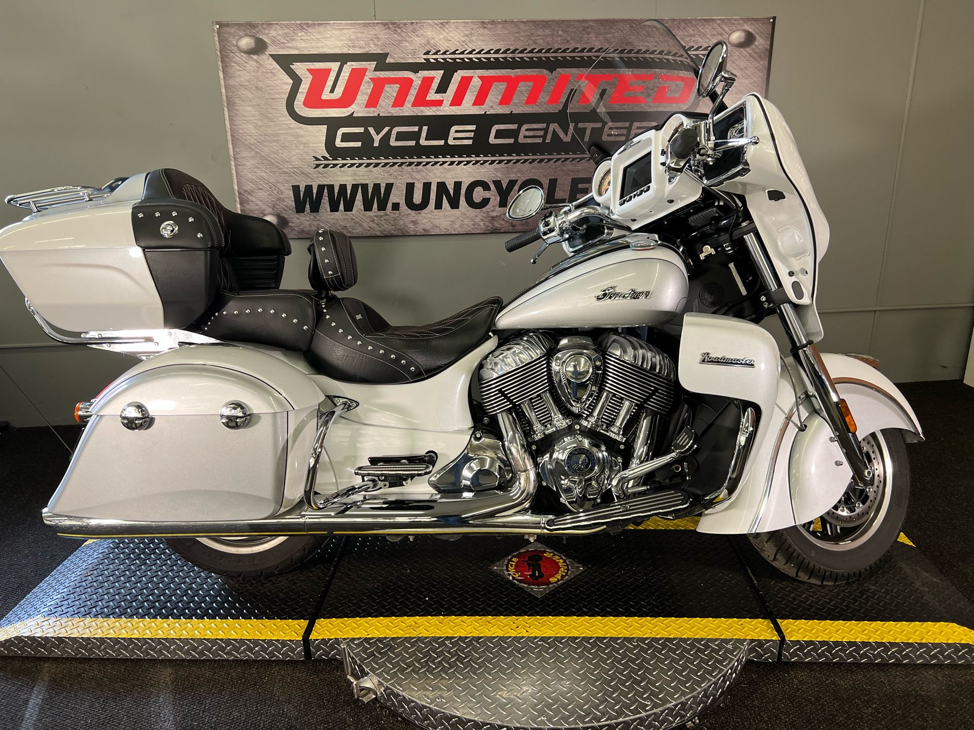 2018 Indian Motorcycle Roadmaster® ABS in Tyrone, Pennsylvania - Photo 2