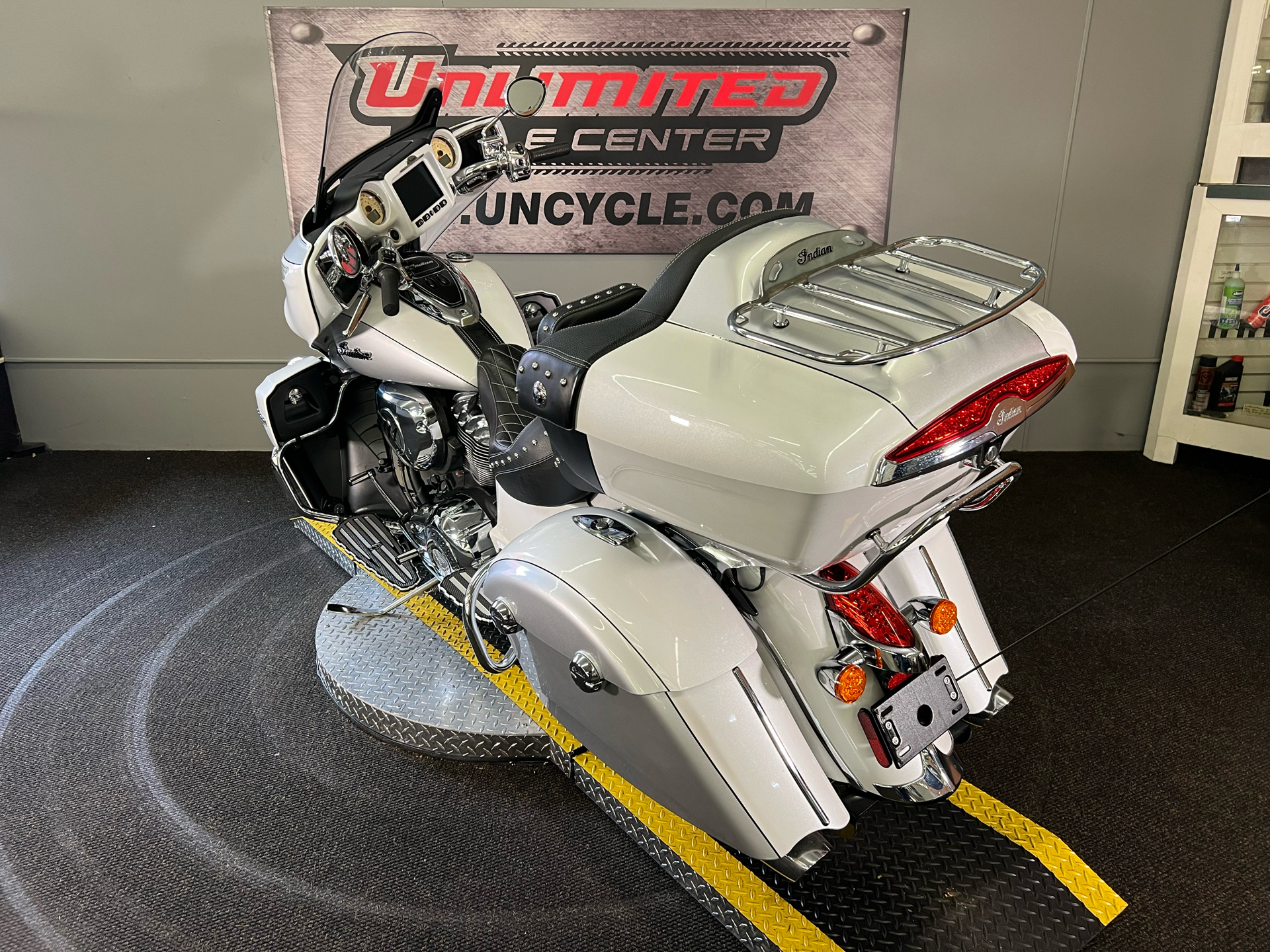 2018 Indian Motorcycle Roadmaster® ABS in Tyrone, Pennsylvania - Photo 13