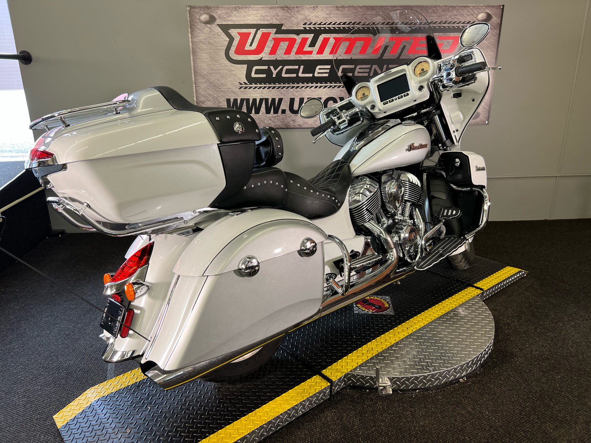 2018 Indian Motorcycle Roadmaster® ABS in Tyrone, Pennsylvania - Photo 17