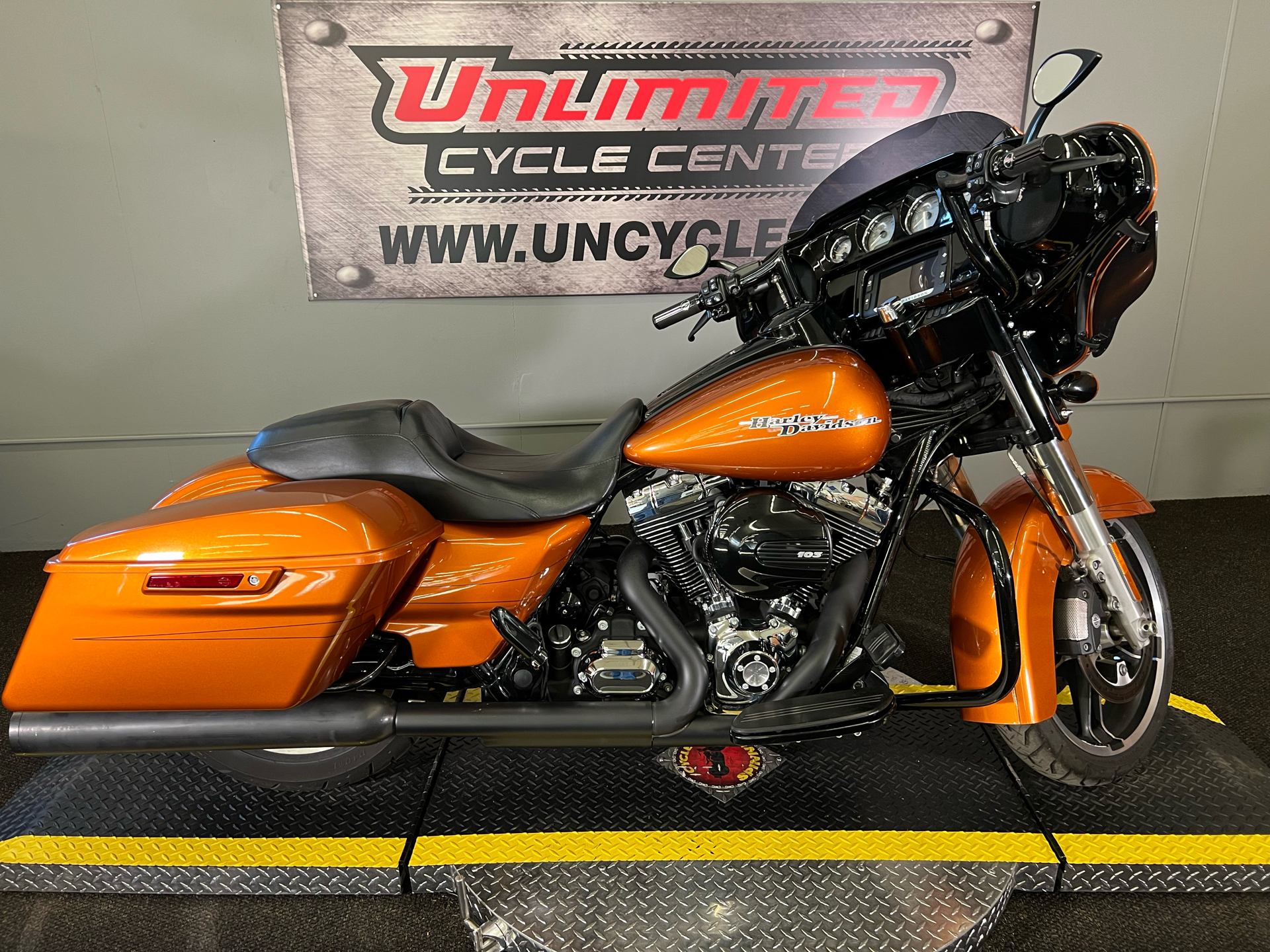 2015 Harley-Davidson Street Glide® Special in Tyrone, Pennsylvania - Photo 2