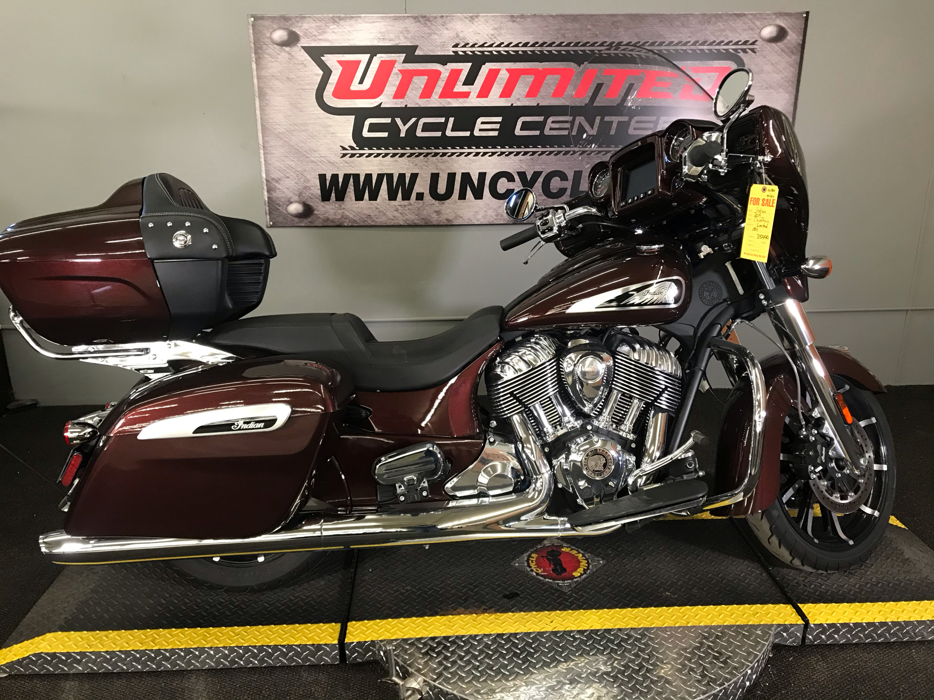 2019 Indian Chieftain® Limited ABS in Tyrone, Pennsylvania - Photo 2