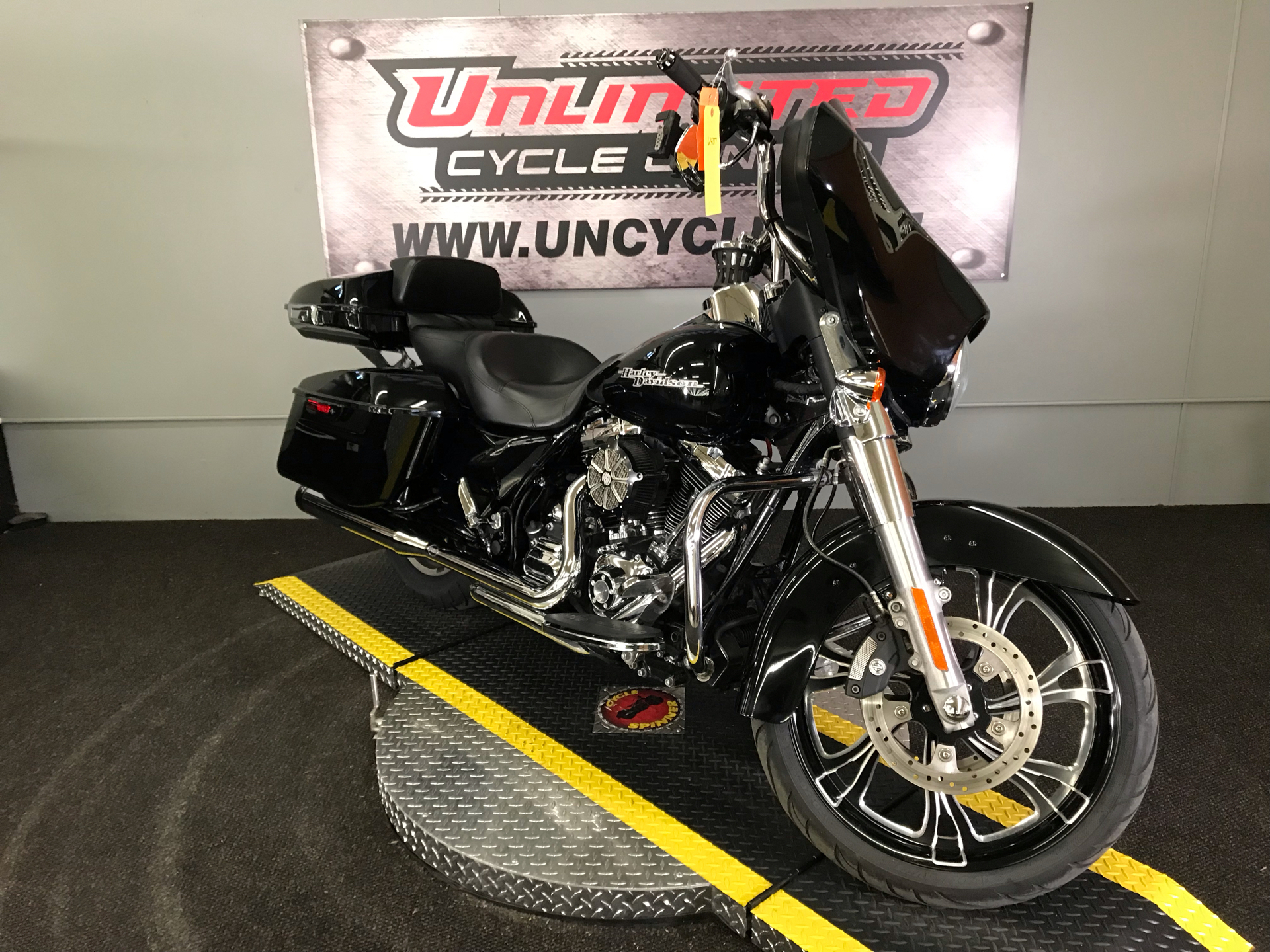 2015 Harley-Davidson Street Glide® in Tyrone, Pennsylvania - Photo 1