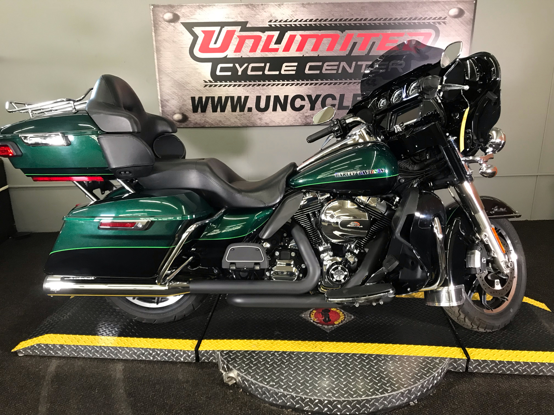 2015 Harley-Davidson Ultra Limited in Tyrone, Pennsylvania - Photo 2