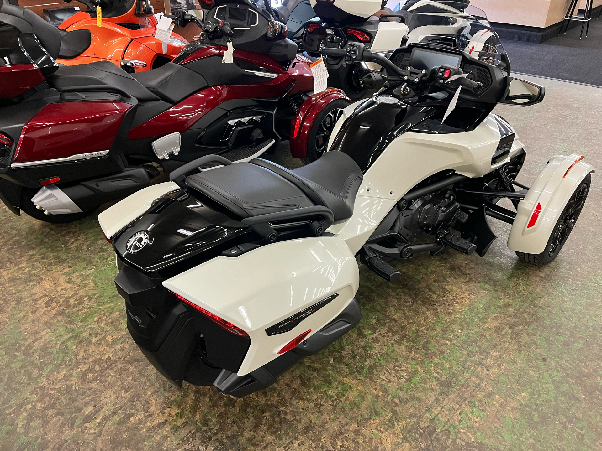 2024 Can-Am Spyder F3-T in Tyrone, Pennsylvania - Photo 3