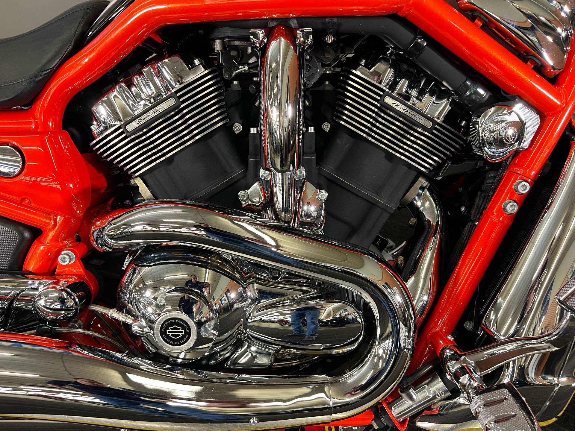 2006 Harley-Davidson CVO™ Screamin' Eagle® V-Rod® in Tyrone, Pennsylvania - Photo 3
