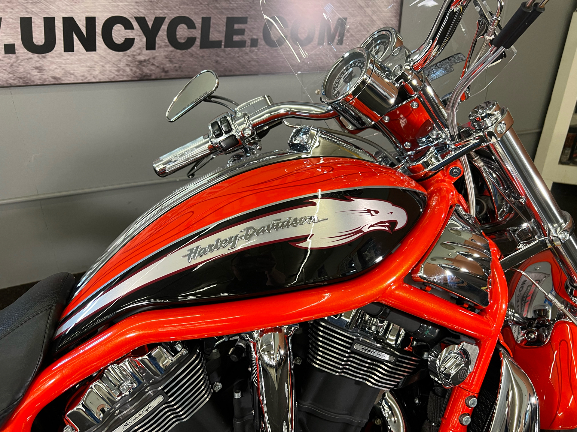 2006 Harley-Davidson CVO™ Screamin' Eagle® V-Rod® in Tyrone, Pennsylvania - Photo 5