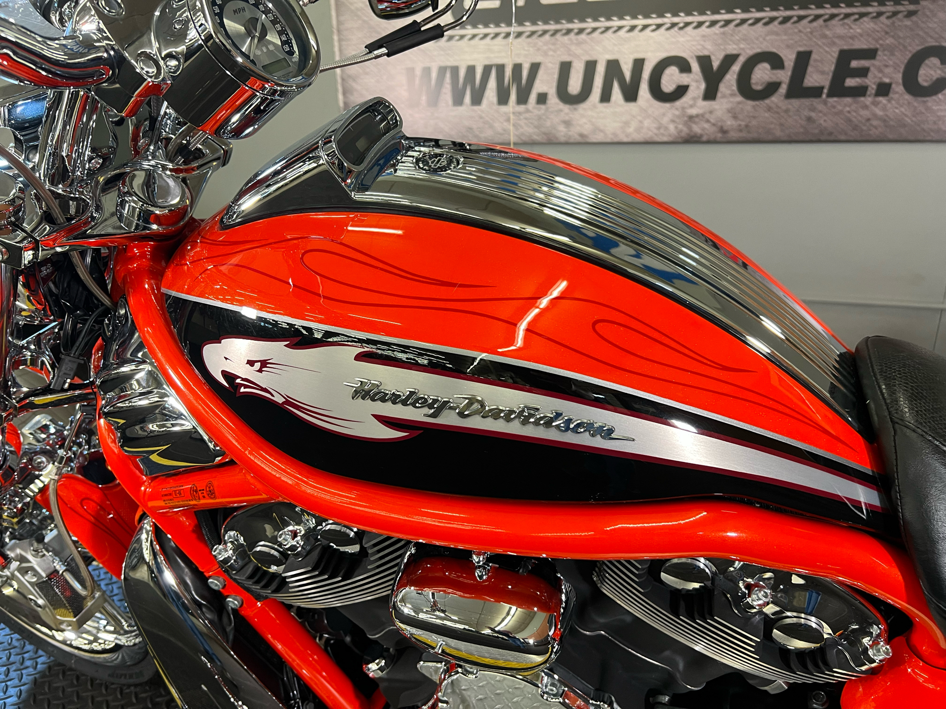 2006 Harley-Davidson CVO™ Screamin' Eagle® V-Rod® in Tyrone, Pennsylvania - Photo 12