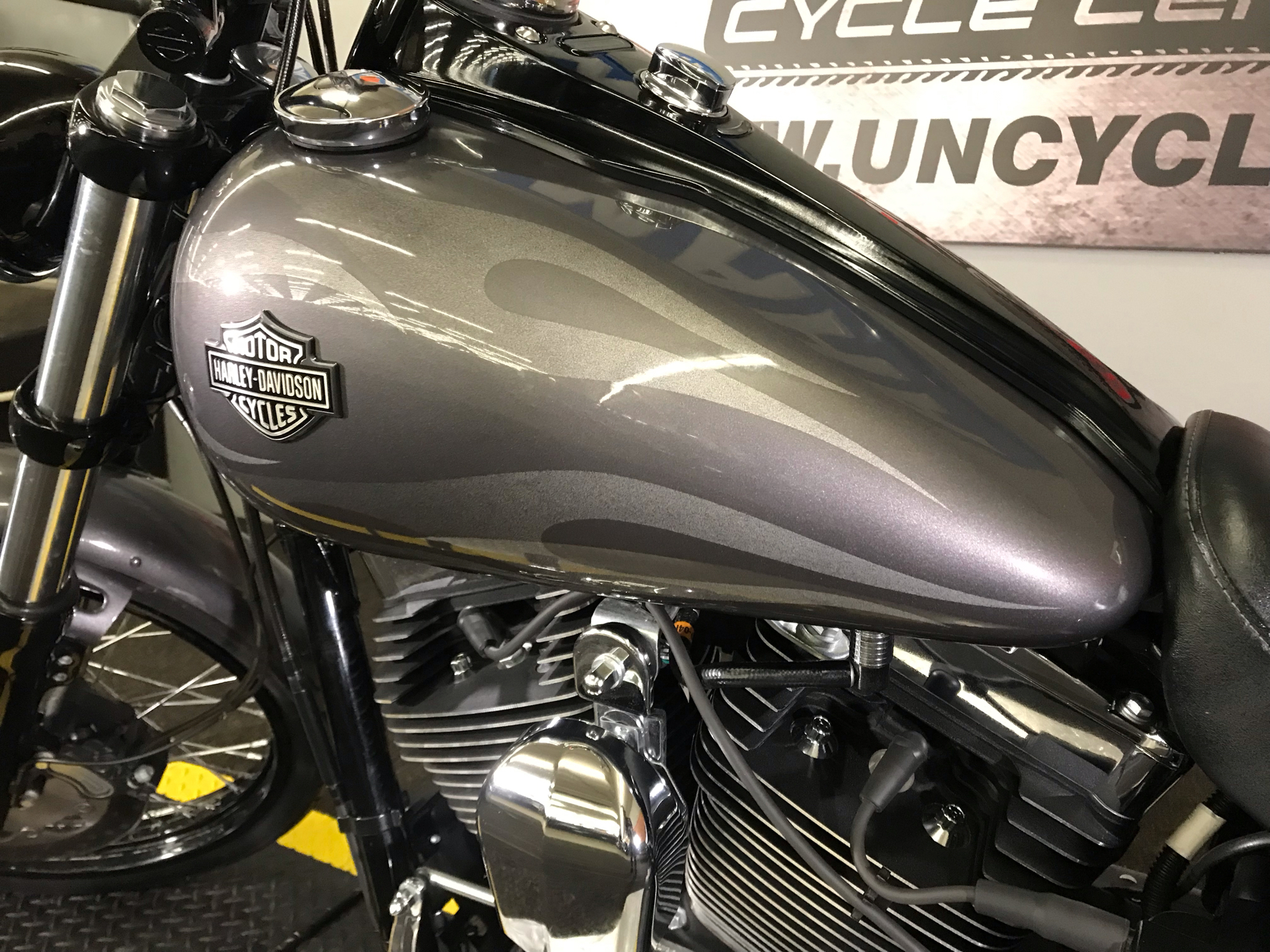 2016 Harley-Davidson Wide Glide® in Tyrone, Pennsylvania - Photo 11