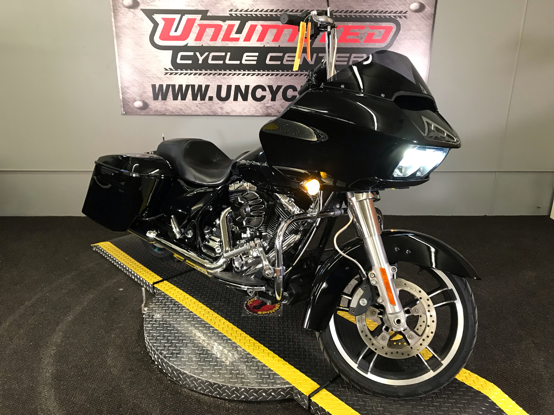 2015 Harley-Davidson Road Glide® in Tyrone, Pennsylvania - Photo 1