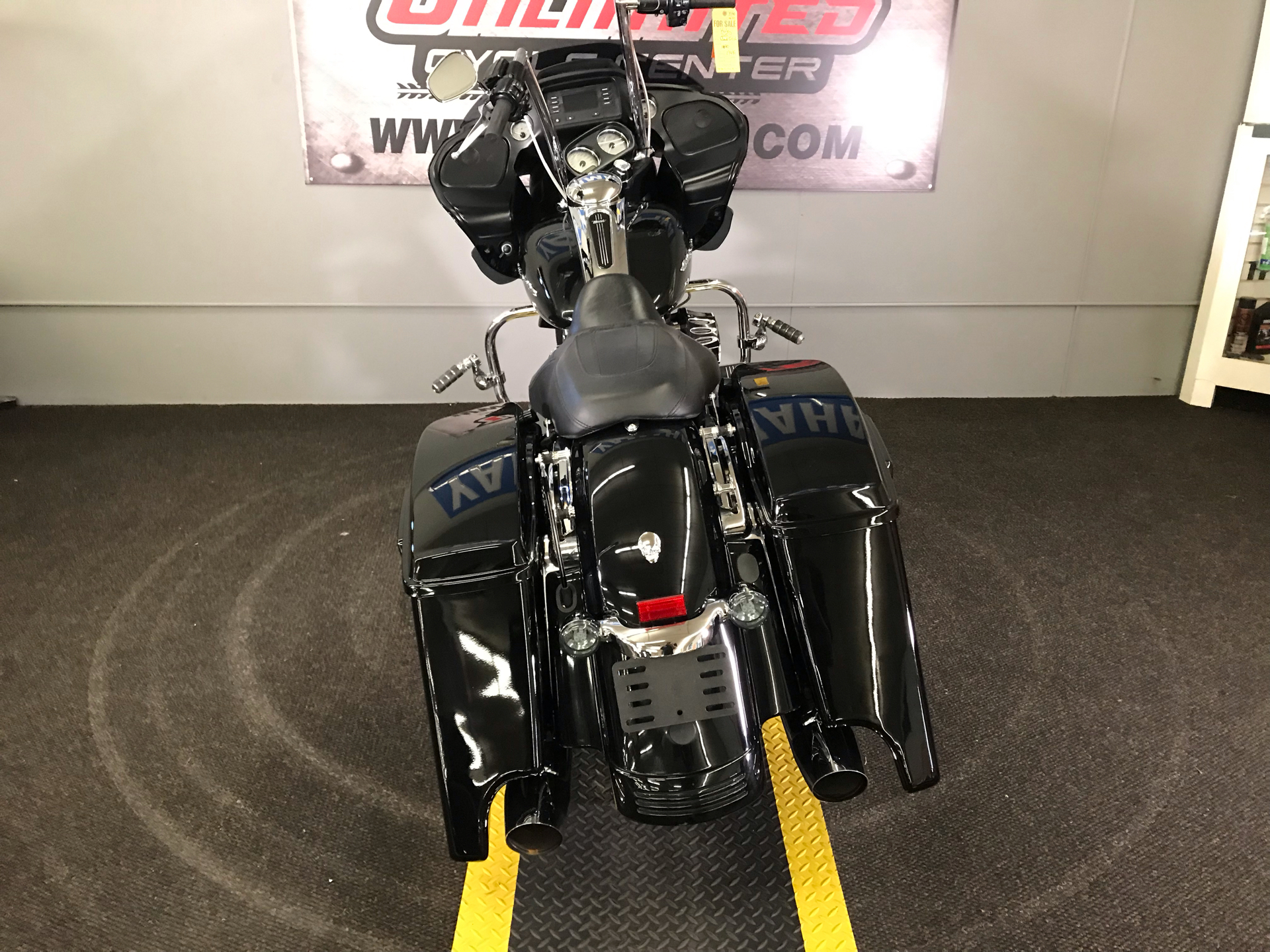 2015 Harley-Davidson Road Glide® in Tyrone, Pennsylvania - Photo 11