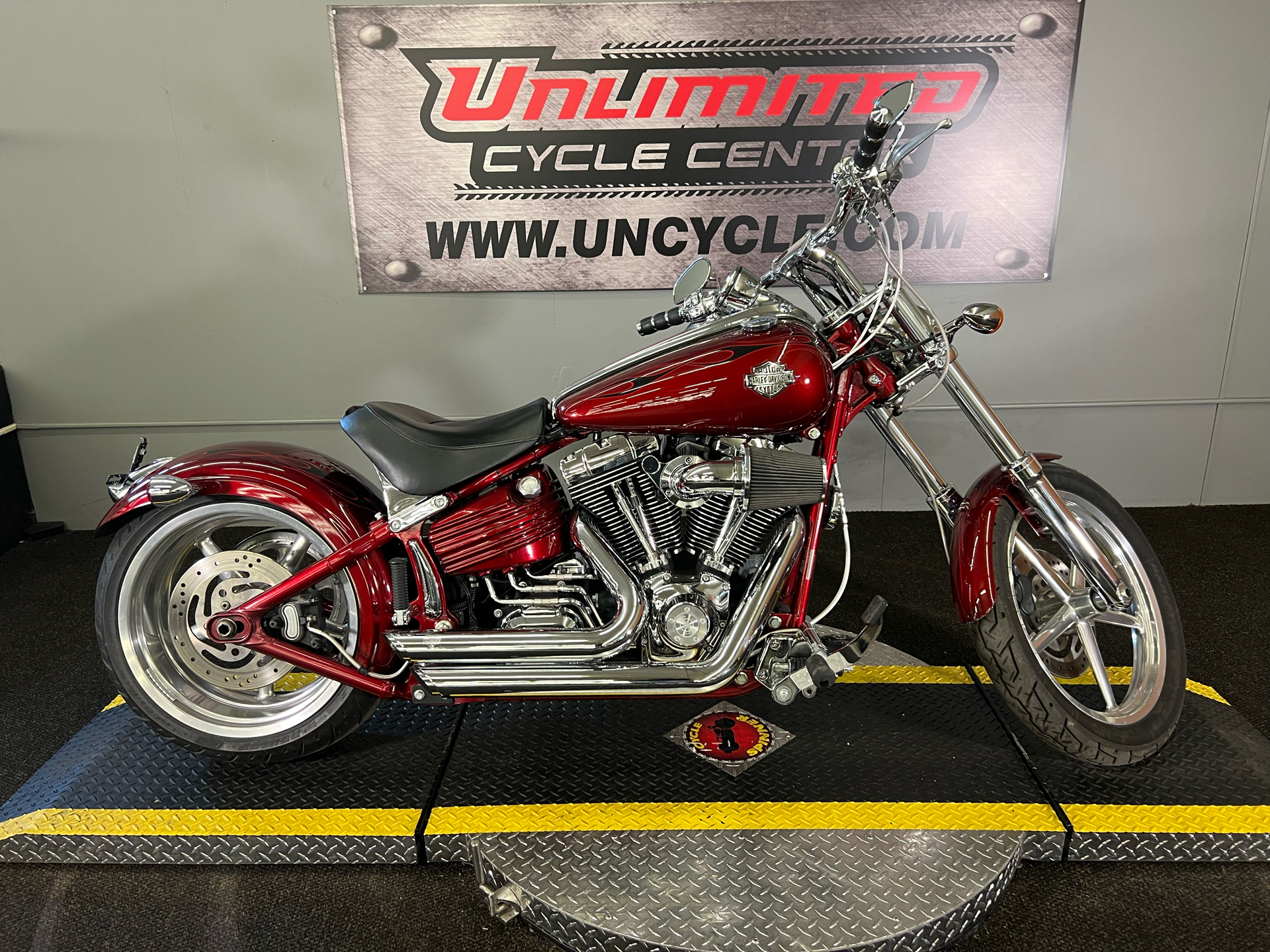 2010 Harley-Davidson Softail® Rocker™ C in Tyrone, Pennsylvania - Photo 2