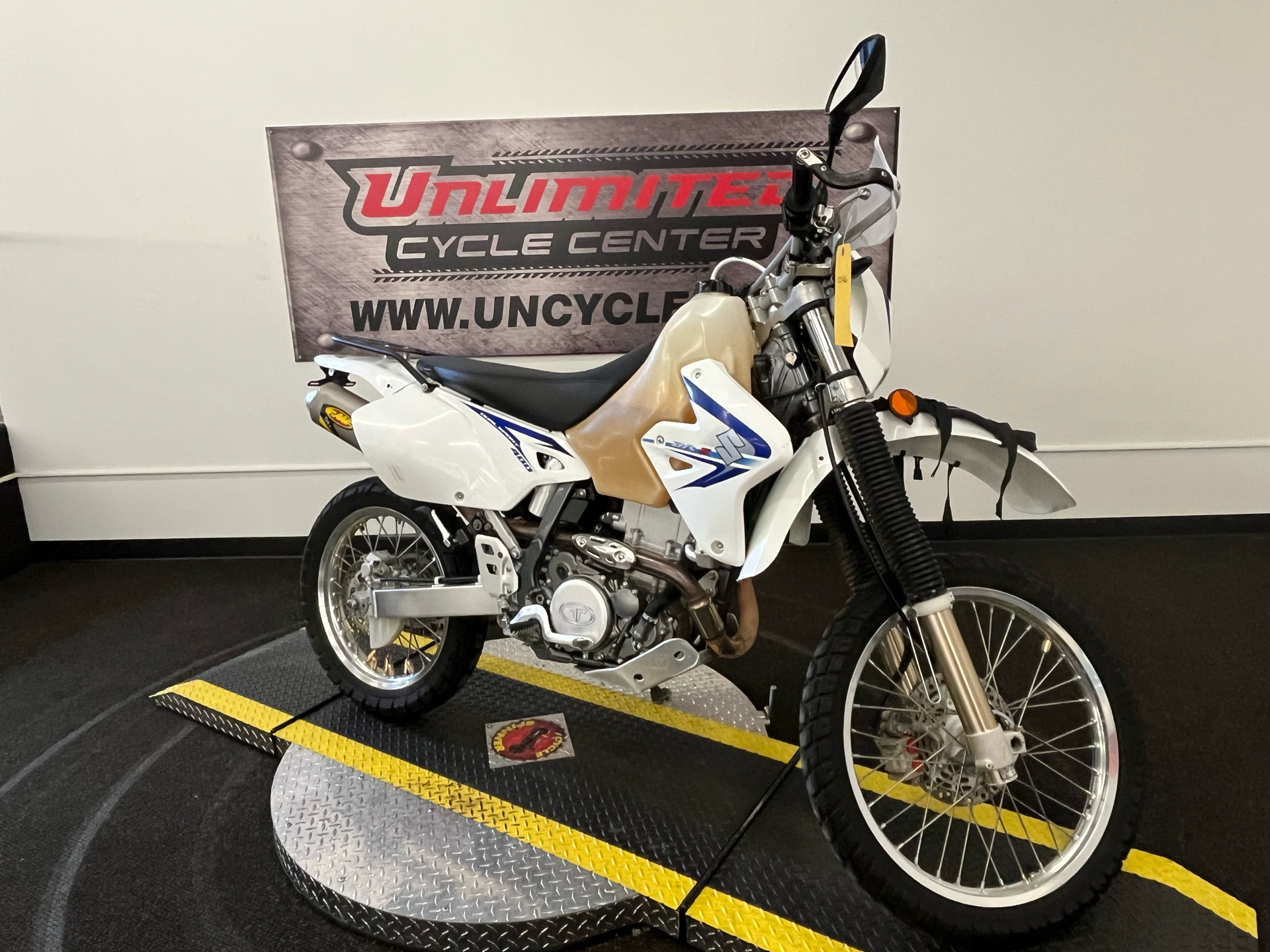 2011 Suzuki DR-Z400S in Tyrone, Pennsylvania - Photo 1