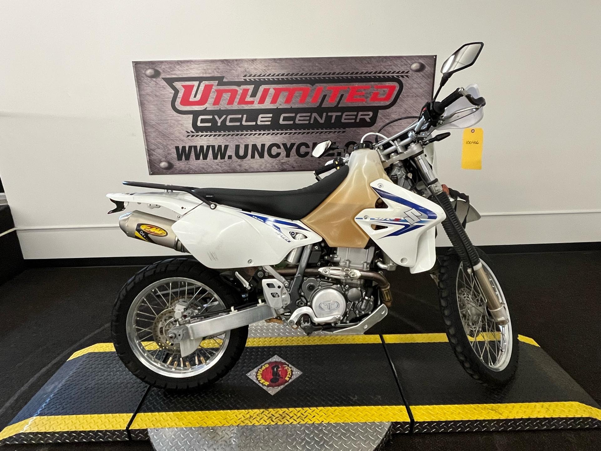 2011 Suzuki DR-Z400S in Tyrone, Pennsylvania - Photo 2