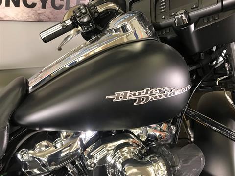 2017 Harley-Davidson Street Glide® in Tyrone, Pennsylvania - Photo 4