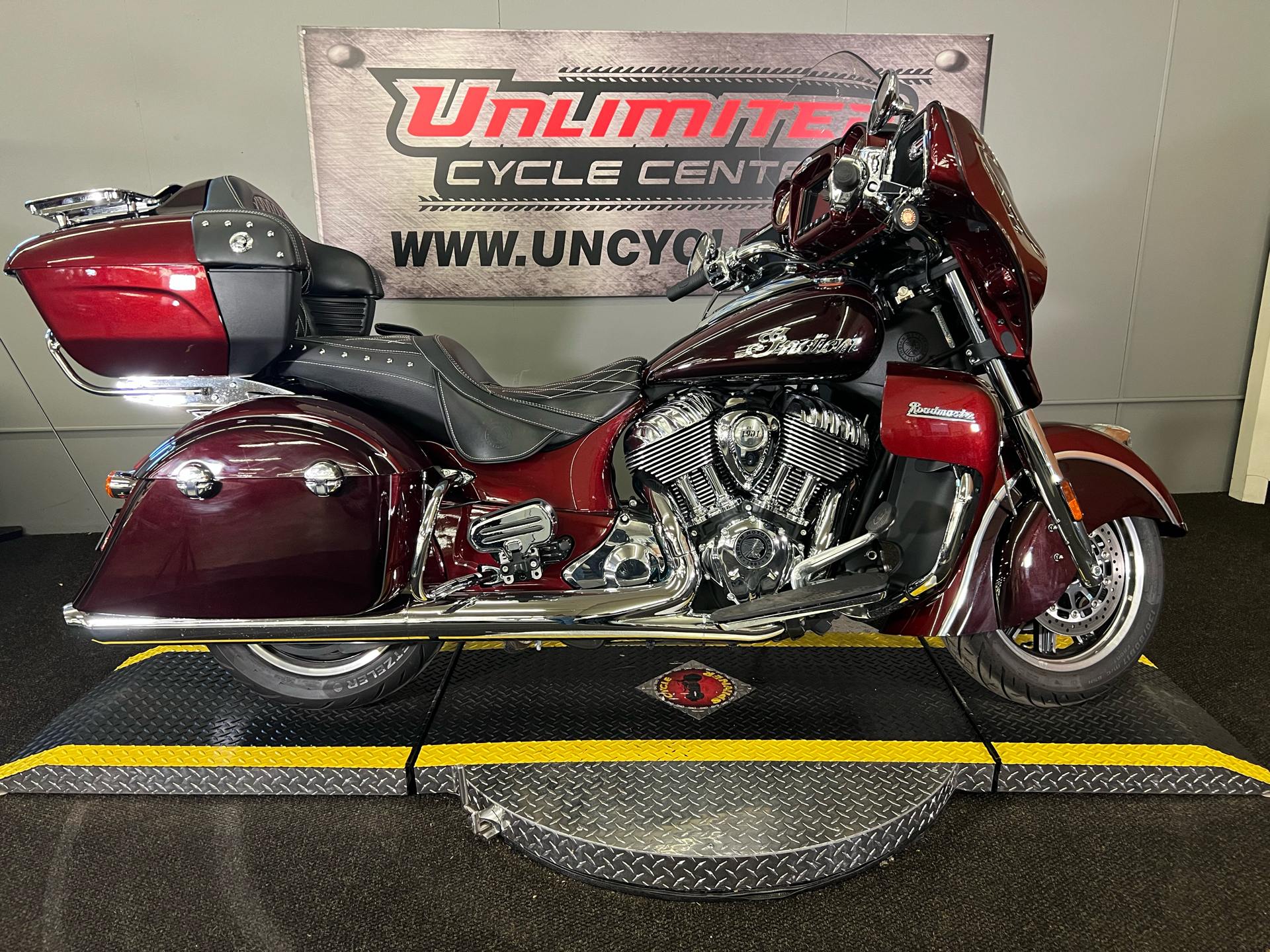 2021 Indian Motorcycle Roadmaster® in Tyrone, Pennsylvania - Photo 2